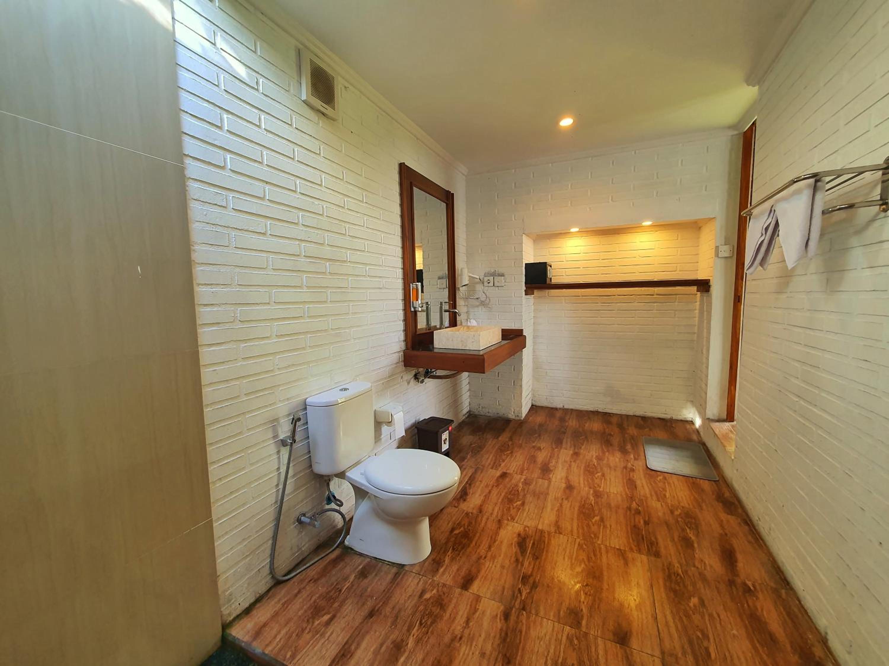 One-Bedroom House - Photo 25