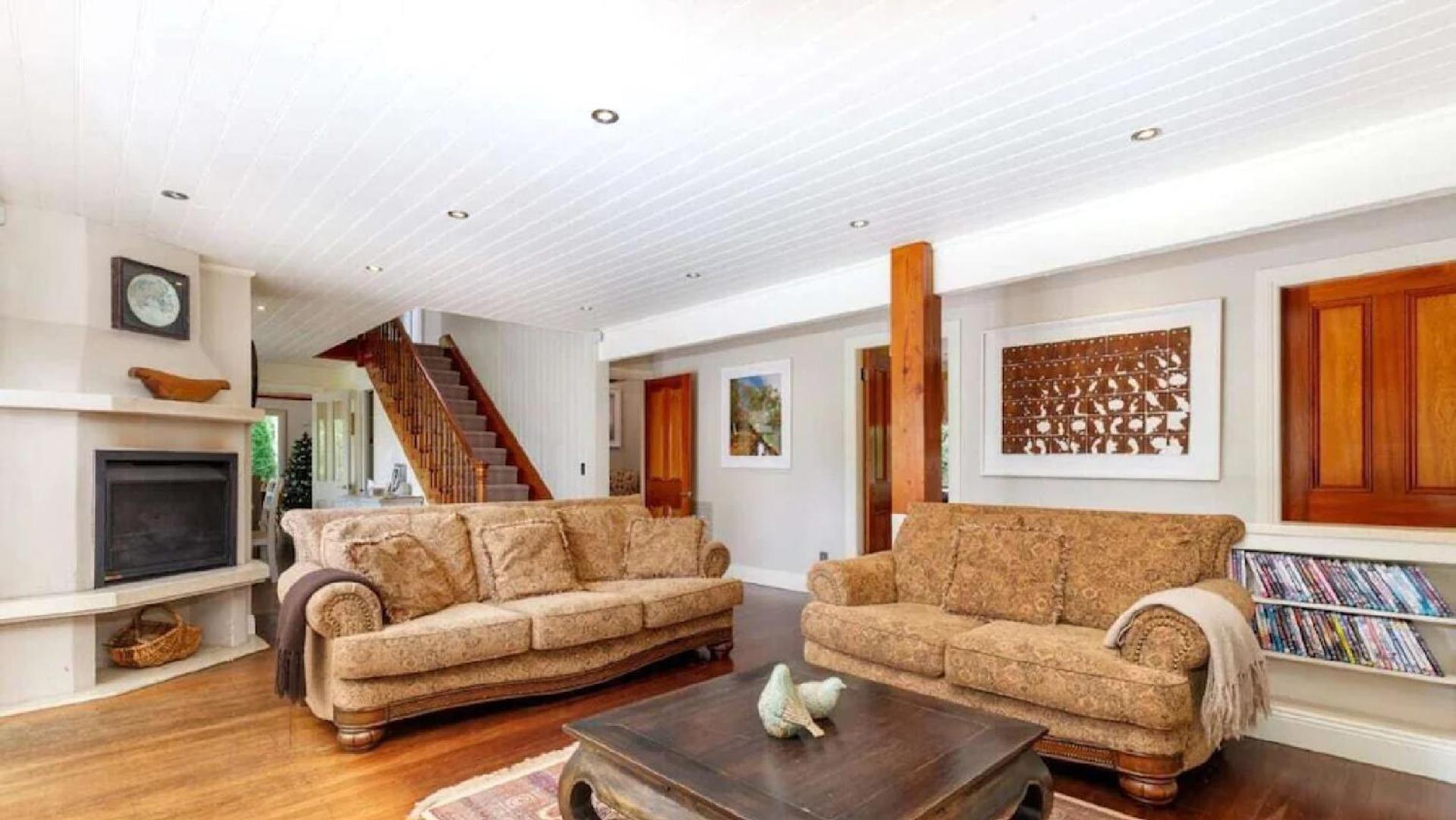 Seven-Bedroom House photo 1