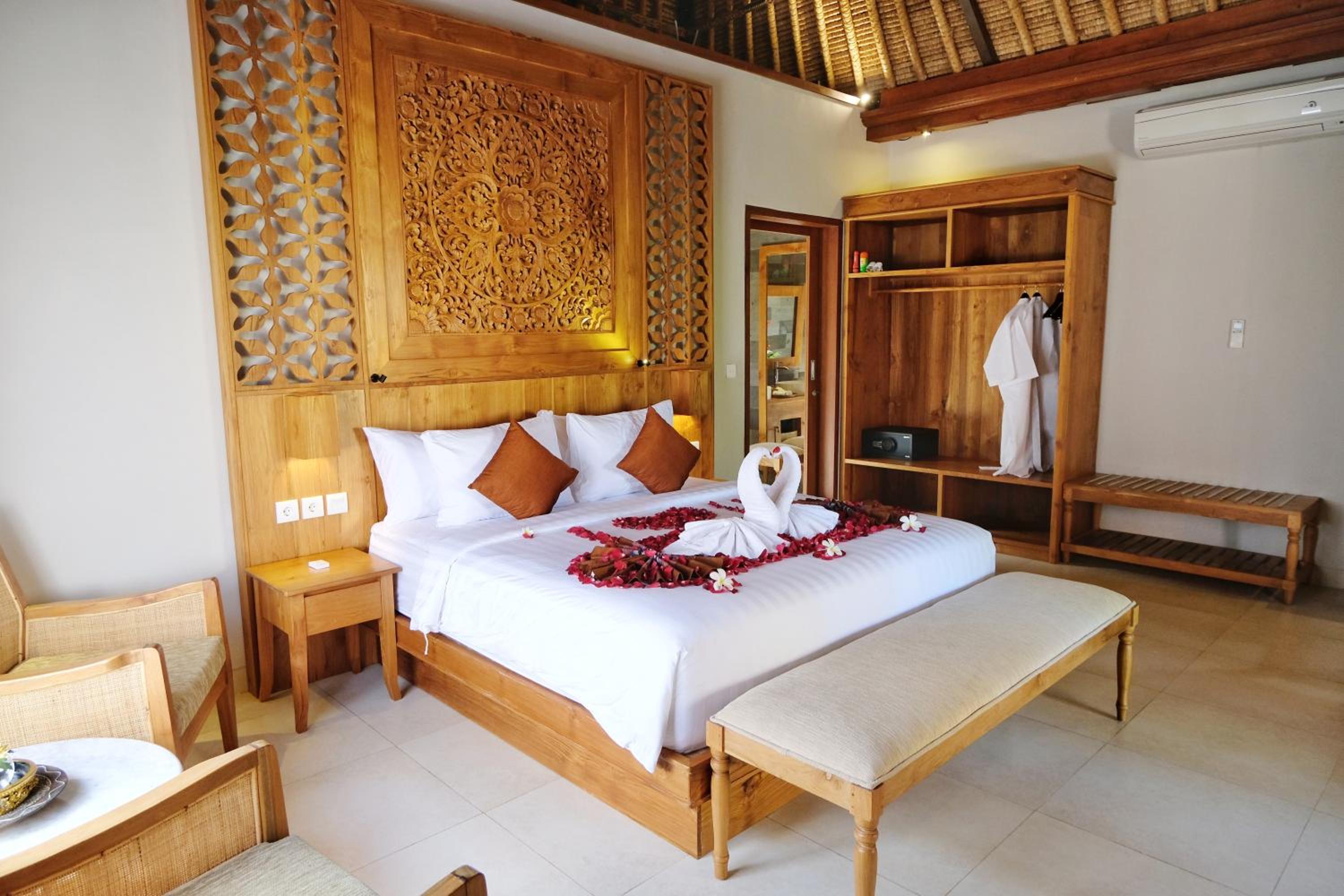 Suite Villa with Private Jacuzzi - Photo 12