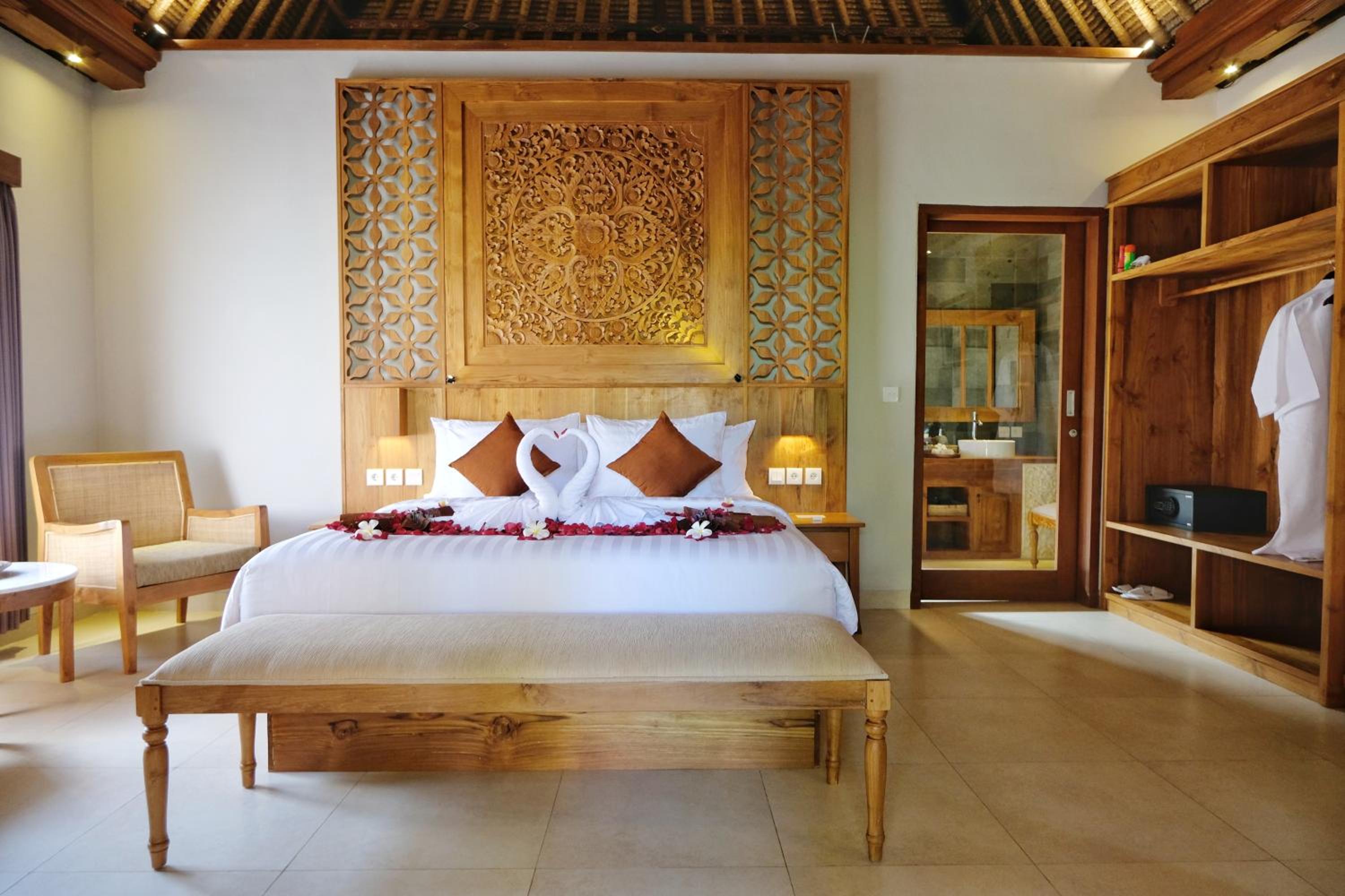 Suite Villa with Private Jacuzzi - Photo 1