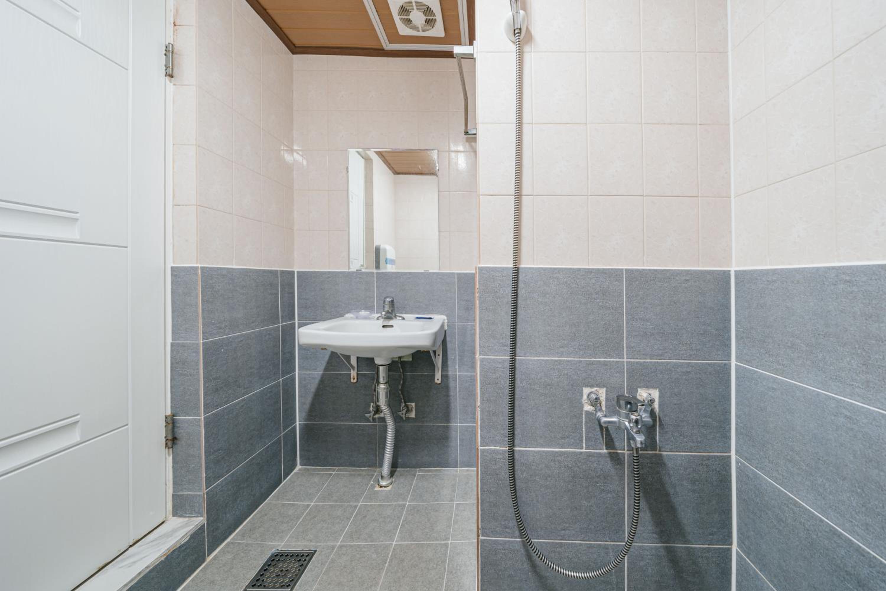 Standard Double Room - Photo 6
