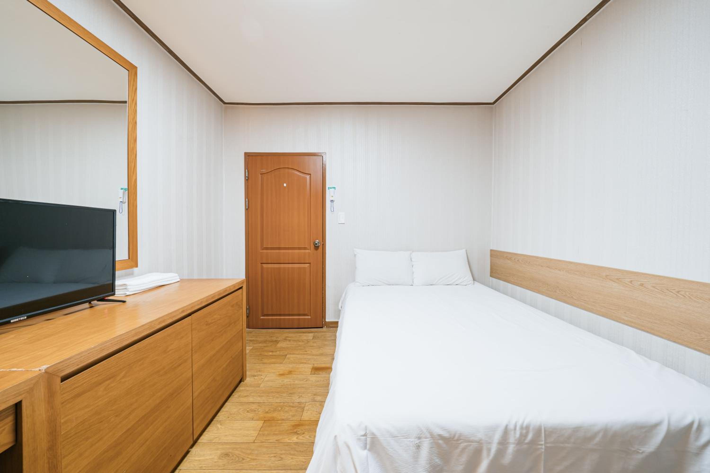 Standard Double Room - Photo 2