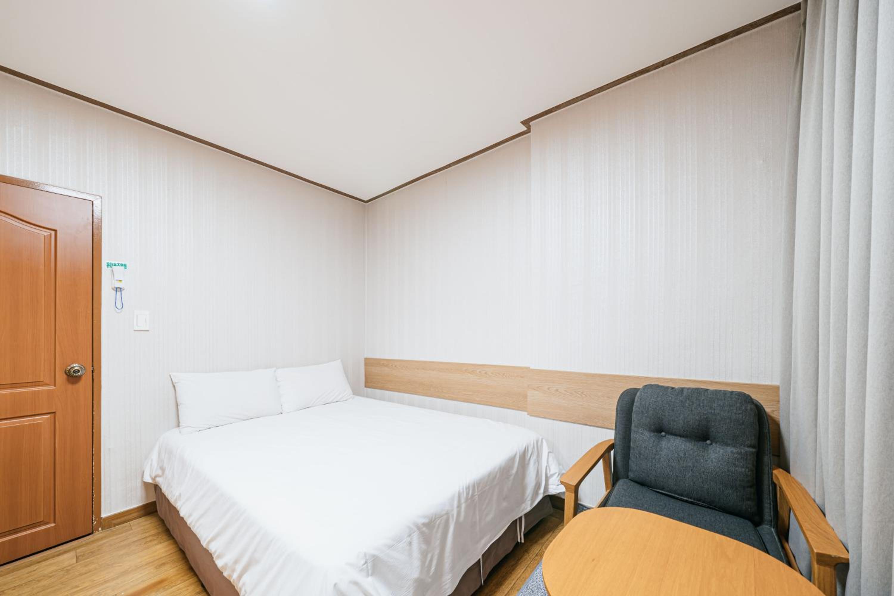 Standard Double Room - Photo 3