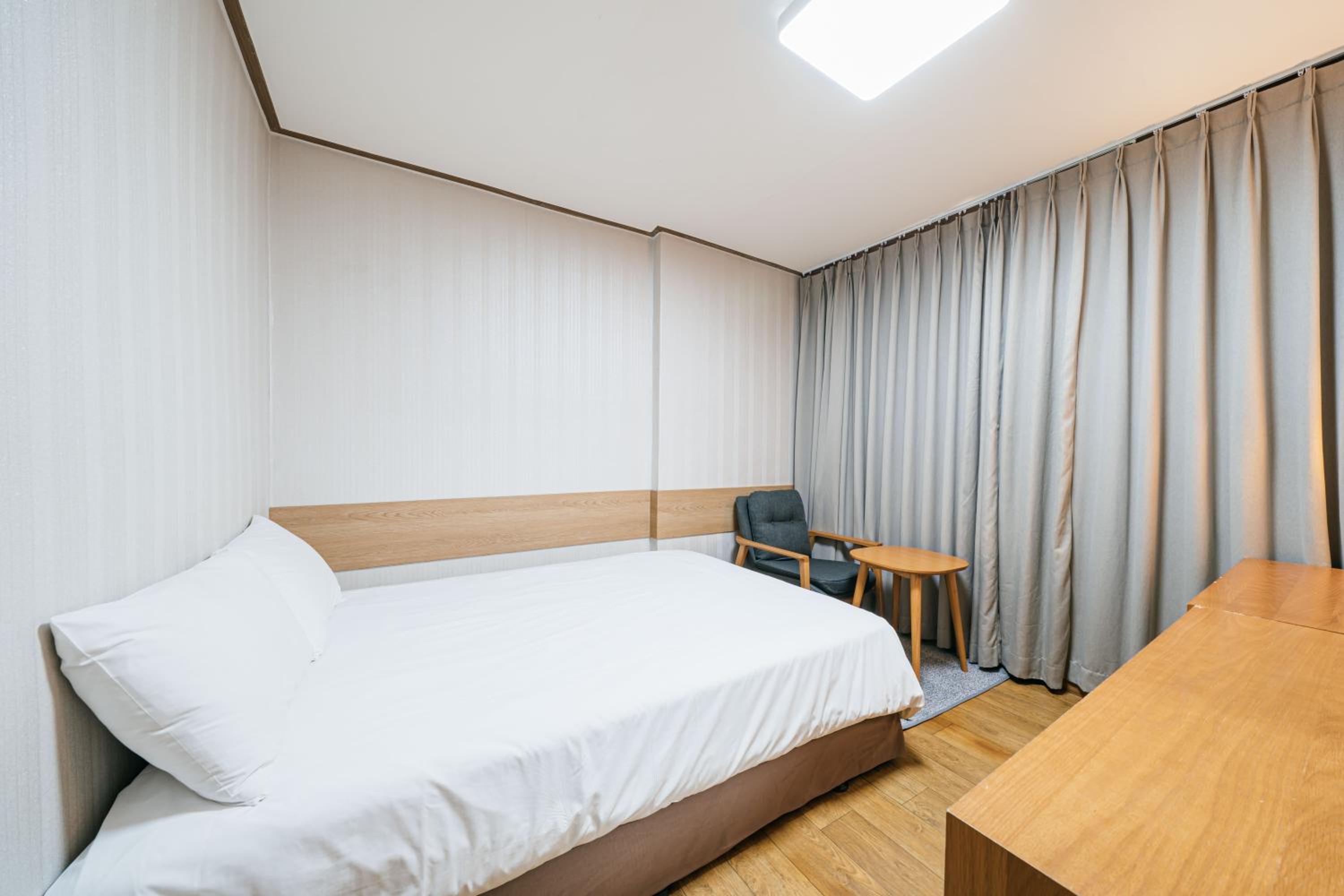 Standard Double Room - Photo 4