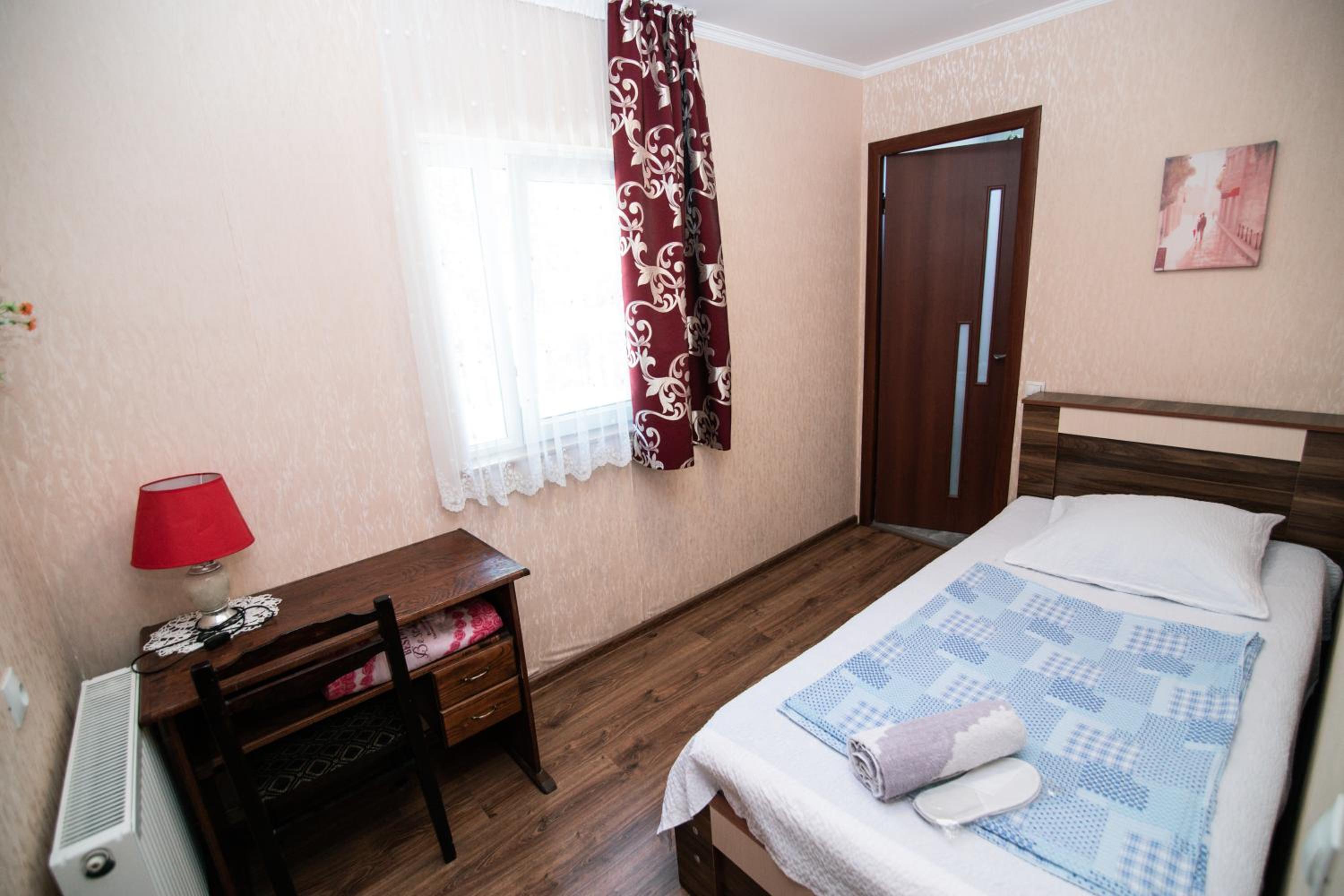 Single Room with Bathroom photo 2