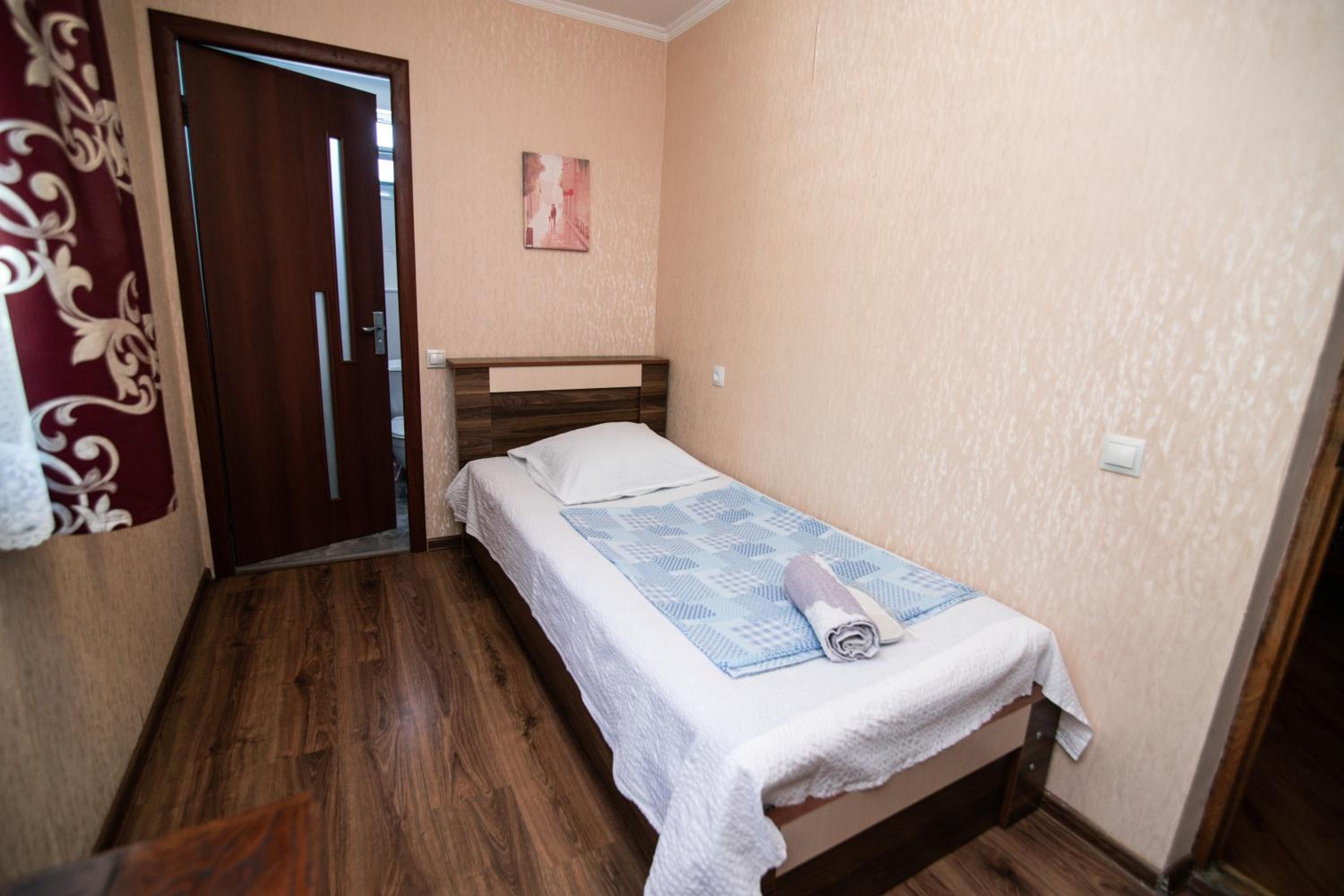 Single Room with Bathroom photo 3