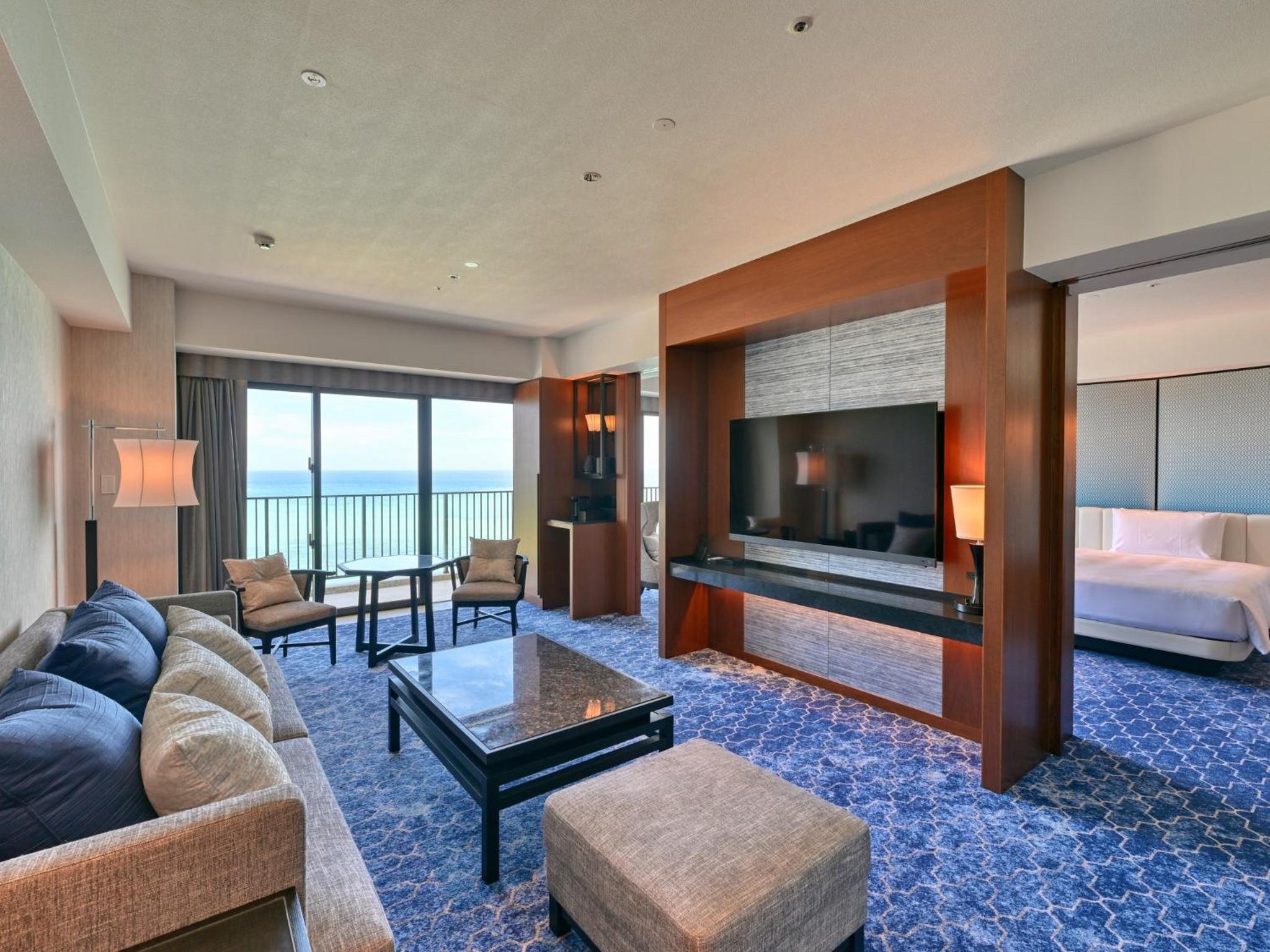 Deluxe Corner Suite Twin - Photo 1