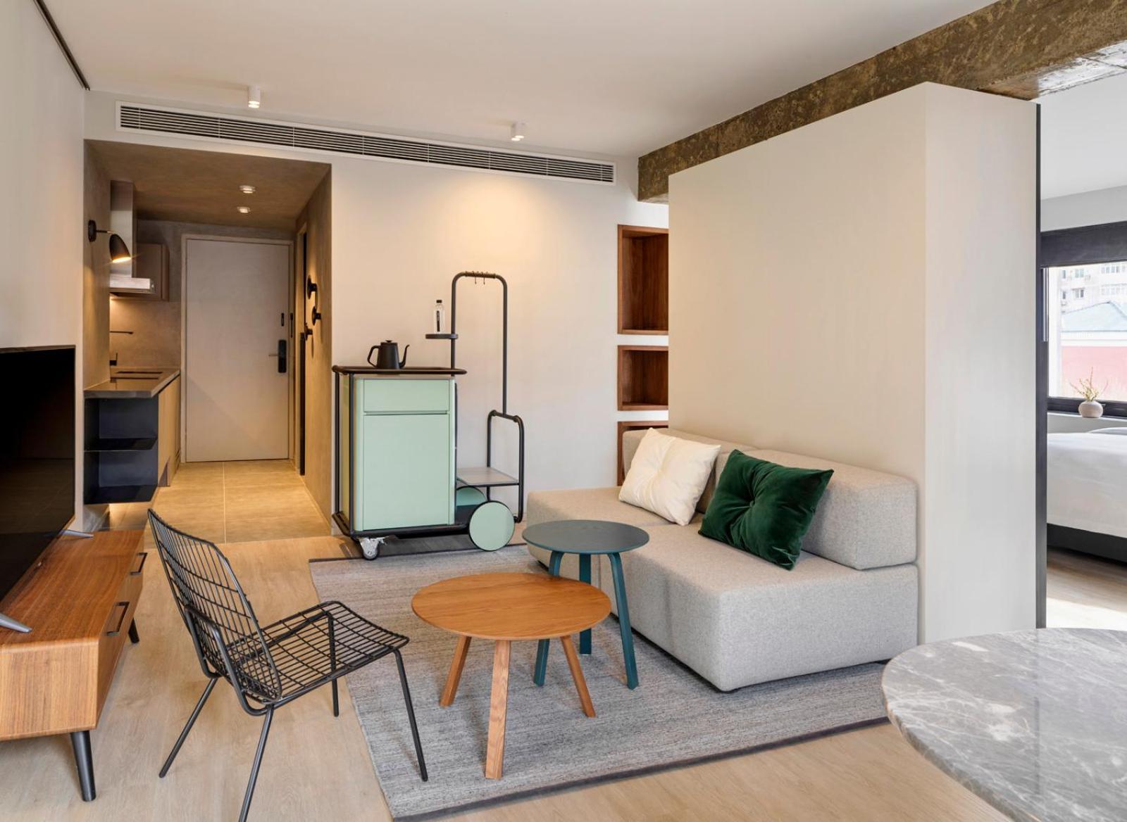 Suite - Photo 8