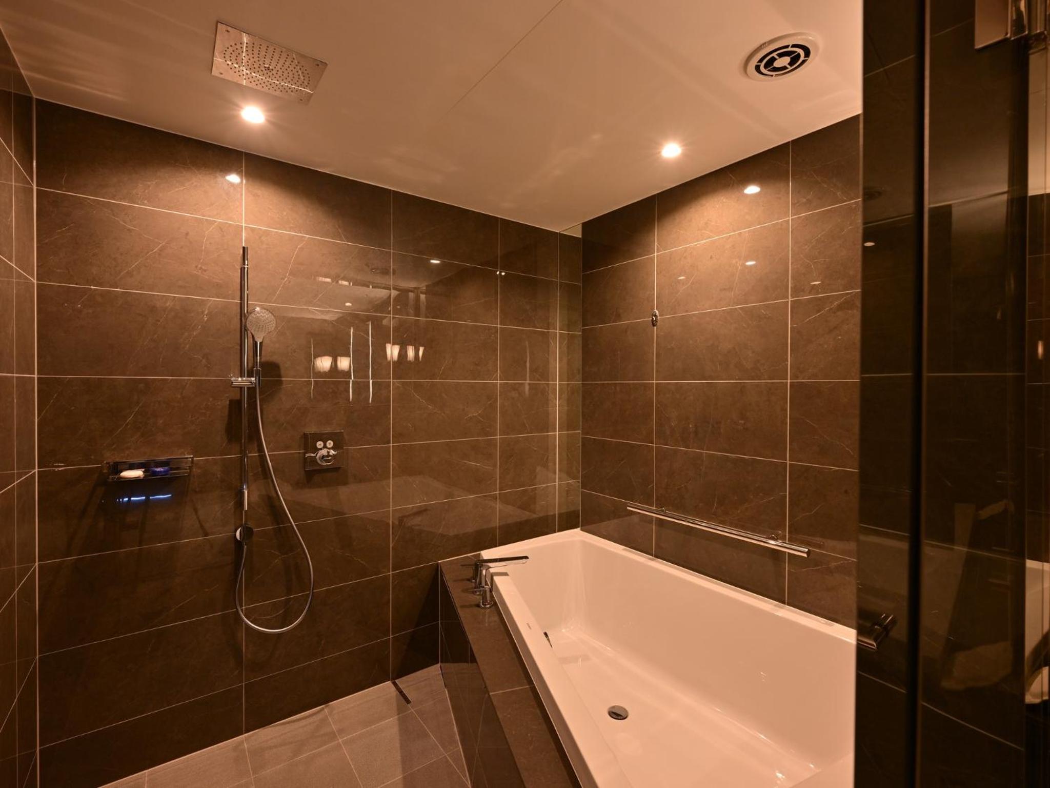 Royal Suite Twin - Photo 2