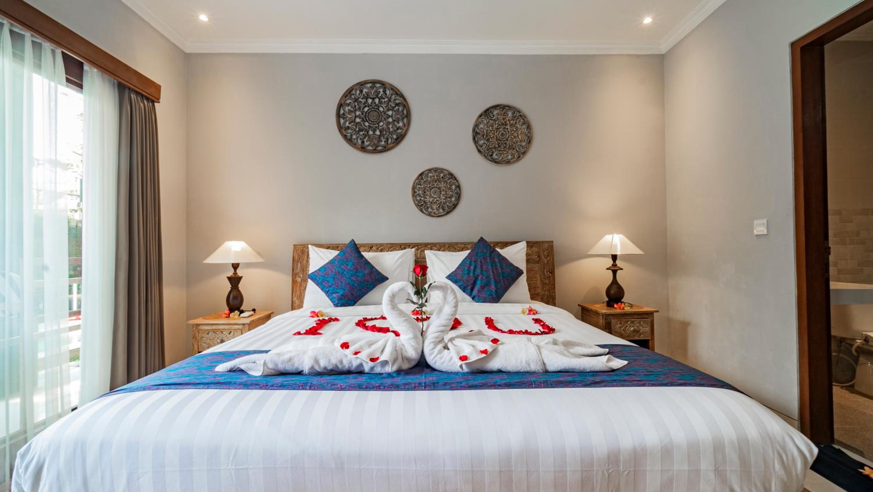 Double Room with Pool View - Photo 2