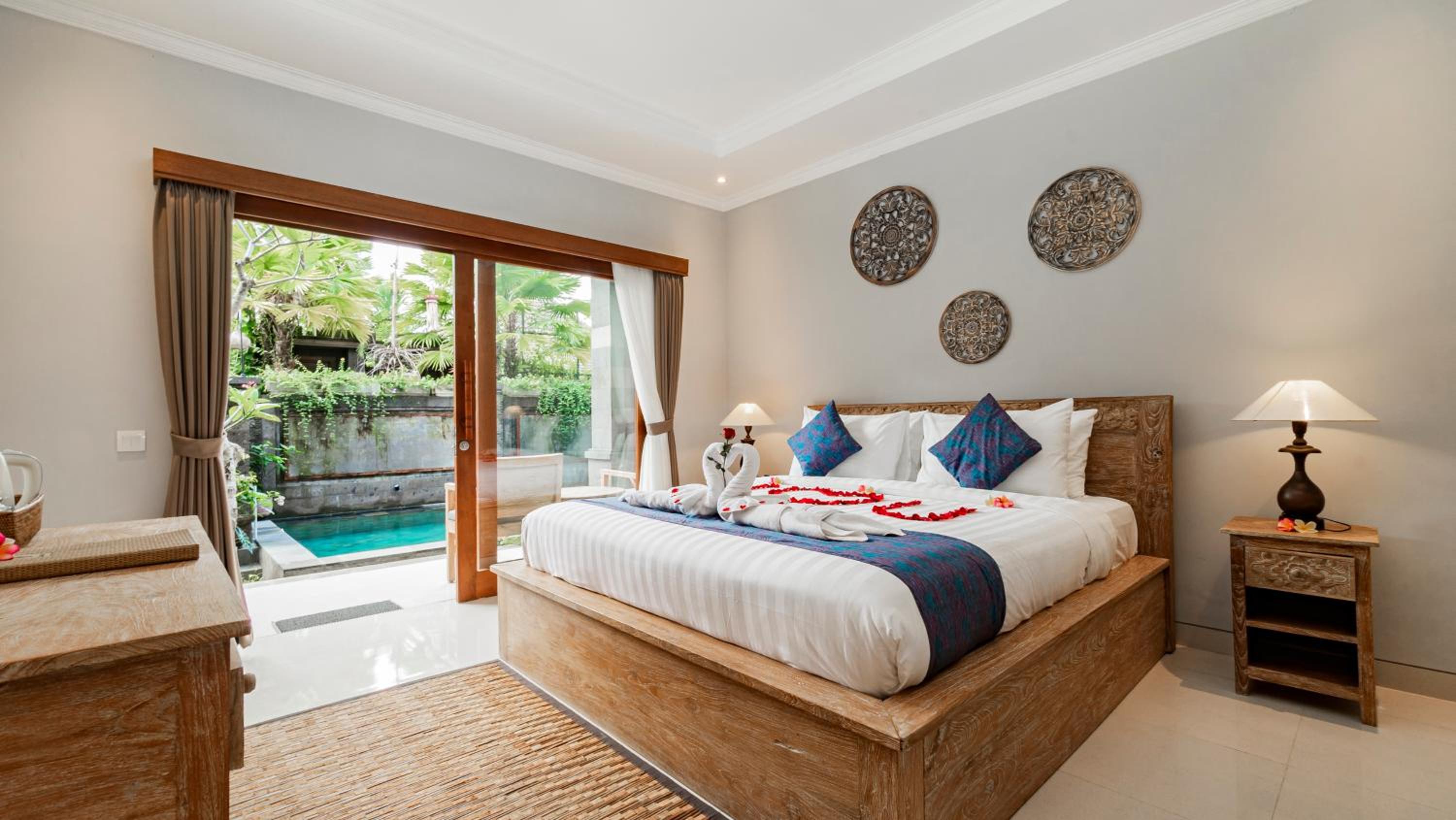 Double Room with Pool View - Photo 1