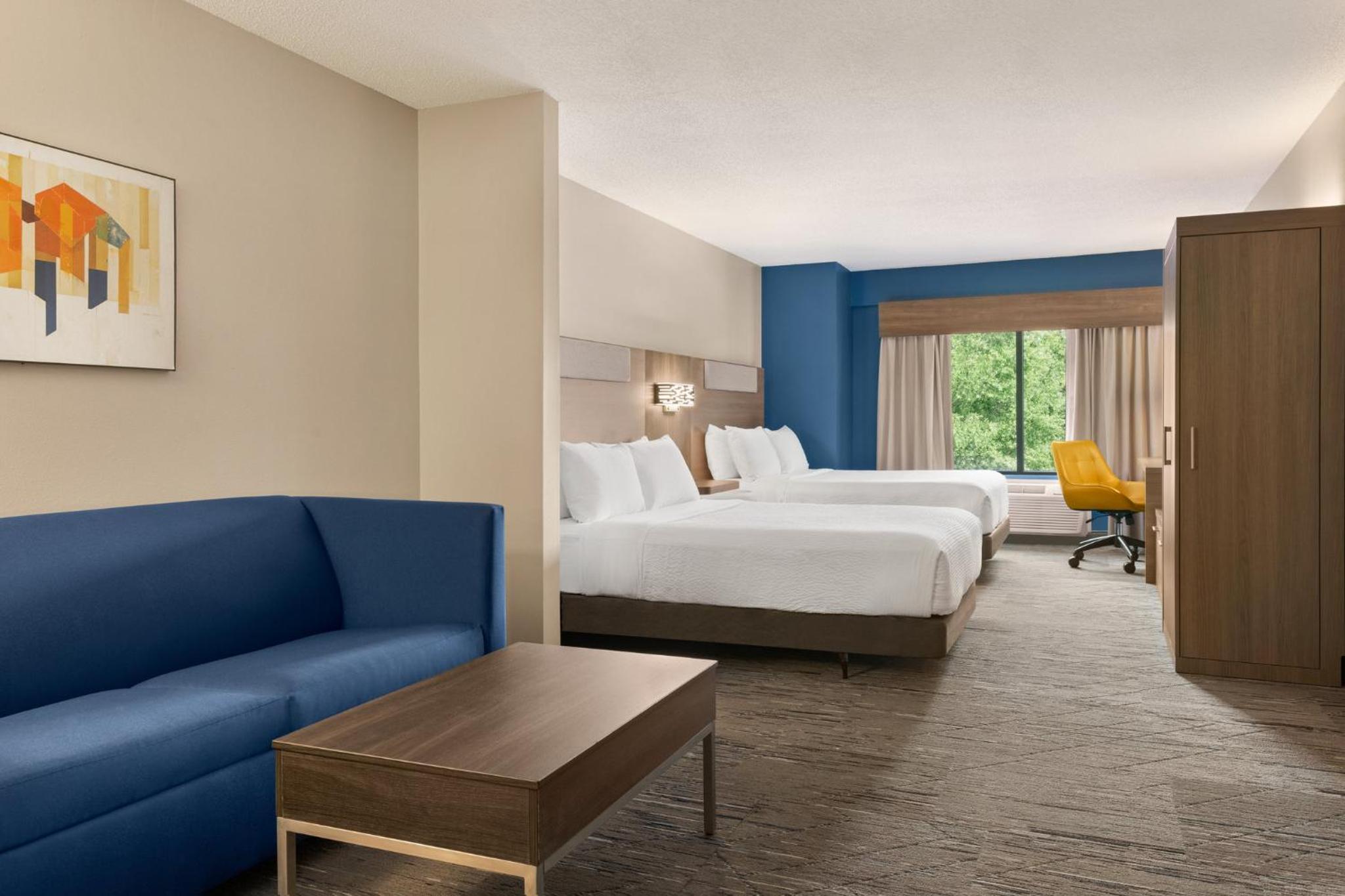 Queen Room with Two Queen Beds - Disability Access with Bath Tub - Photo 3