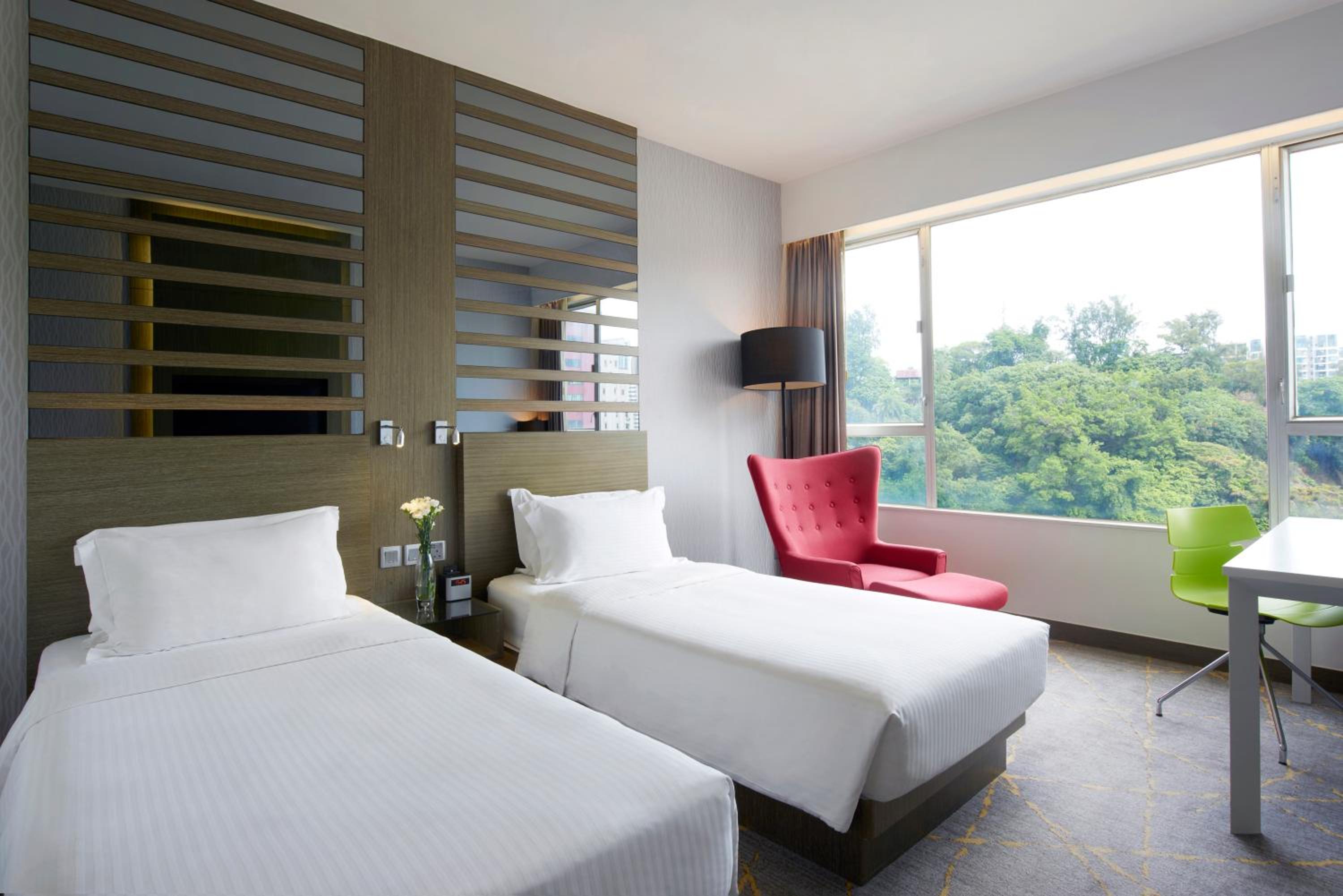 Premier Plus Twin Room photo 2