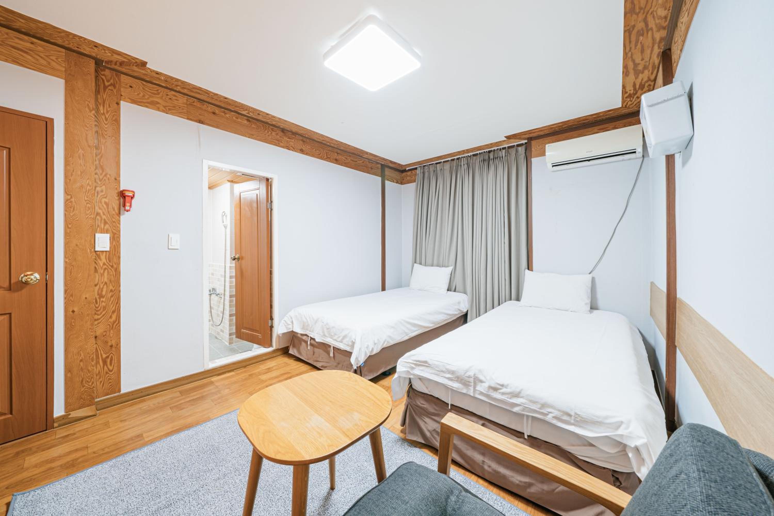 Standard Twin Room - Photo 3