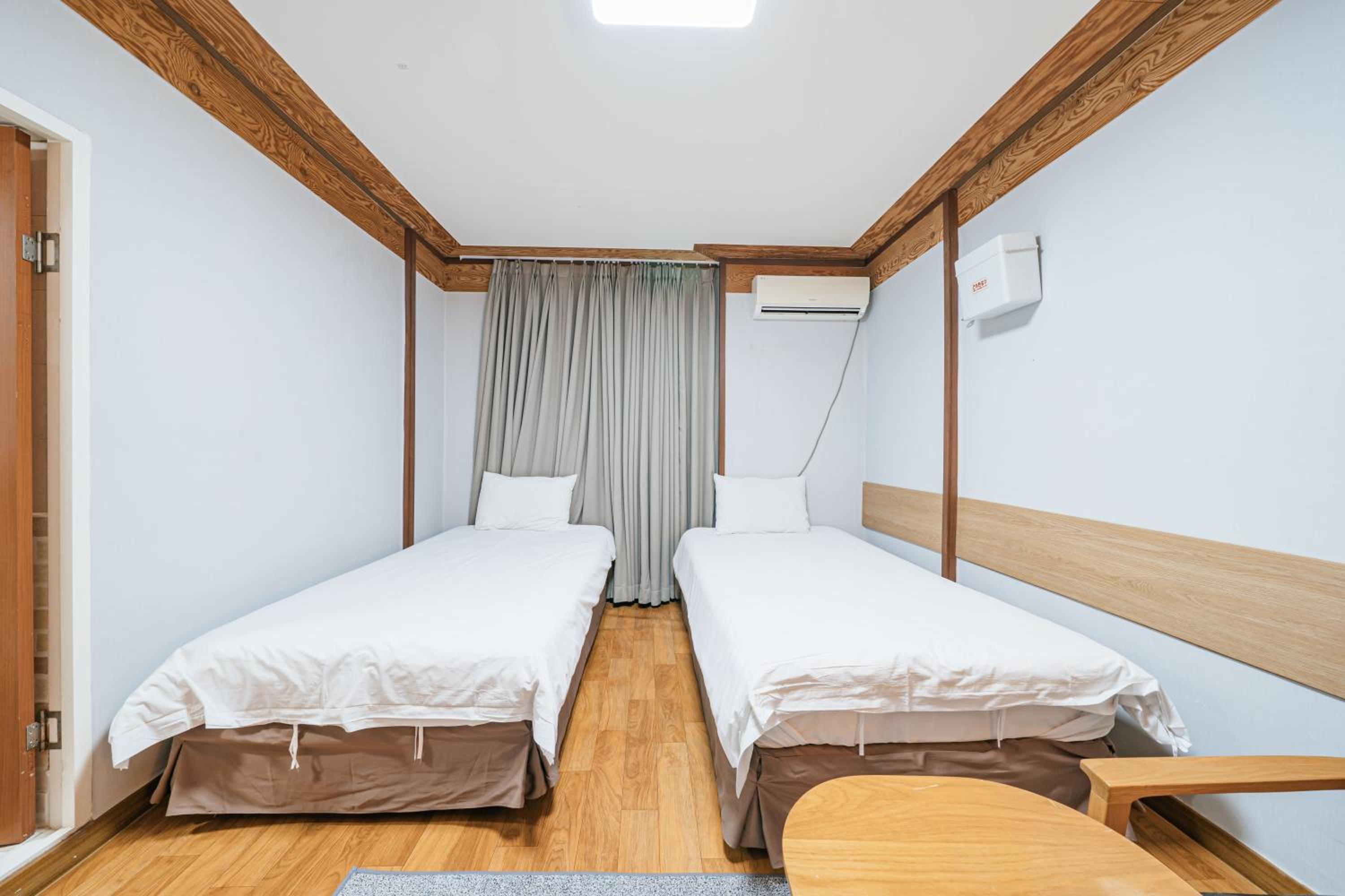 Standard Twin Room - Photo 5