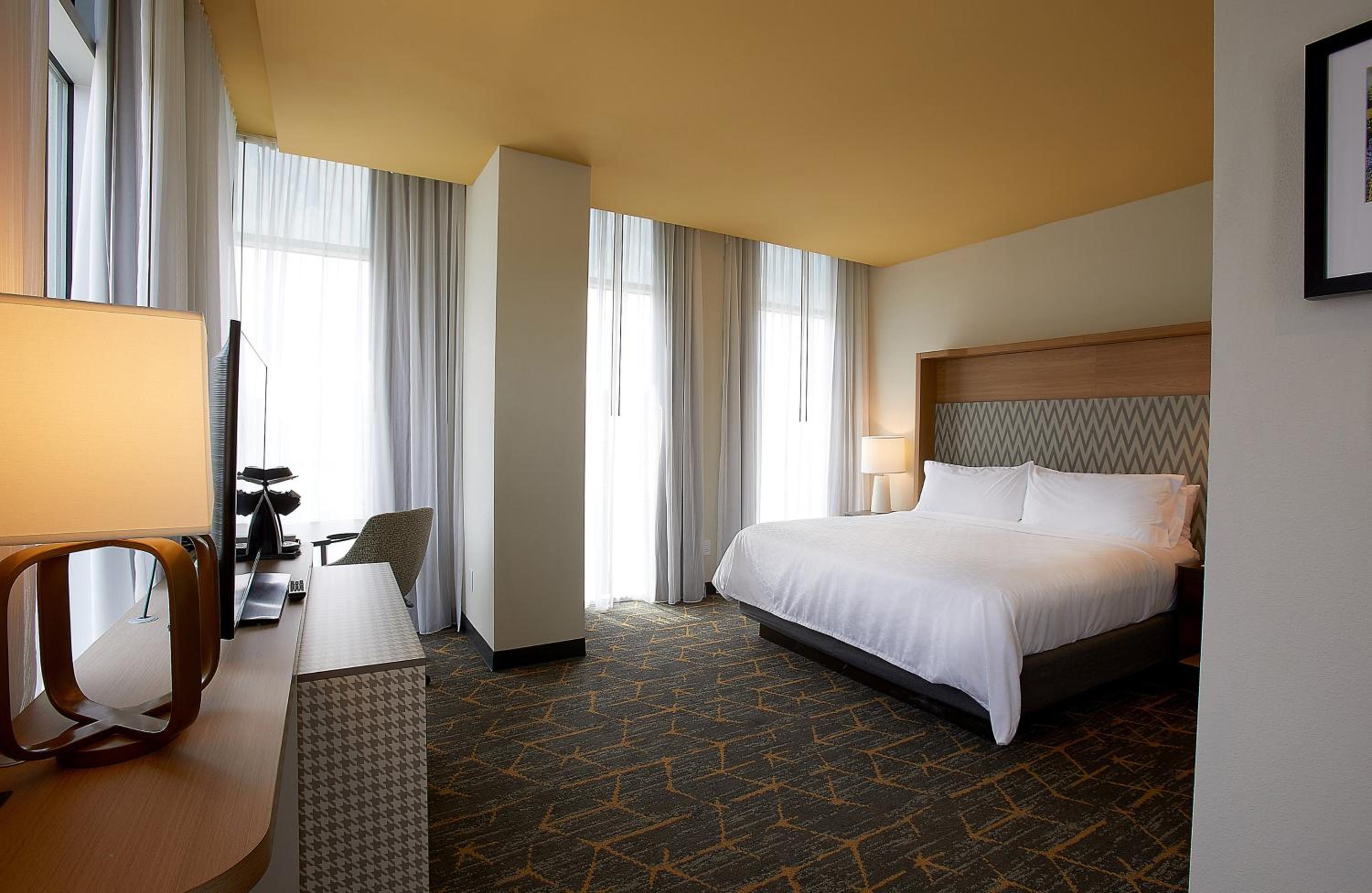 Standard King Room - Photo 3