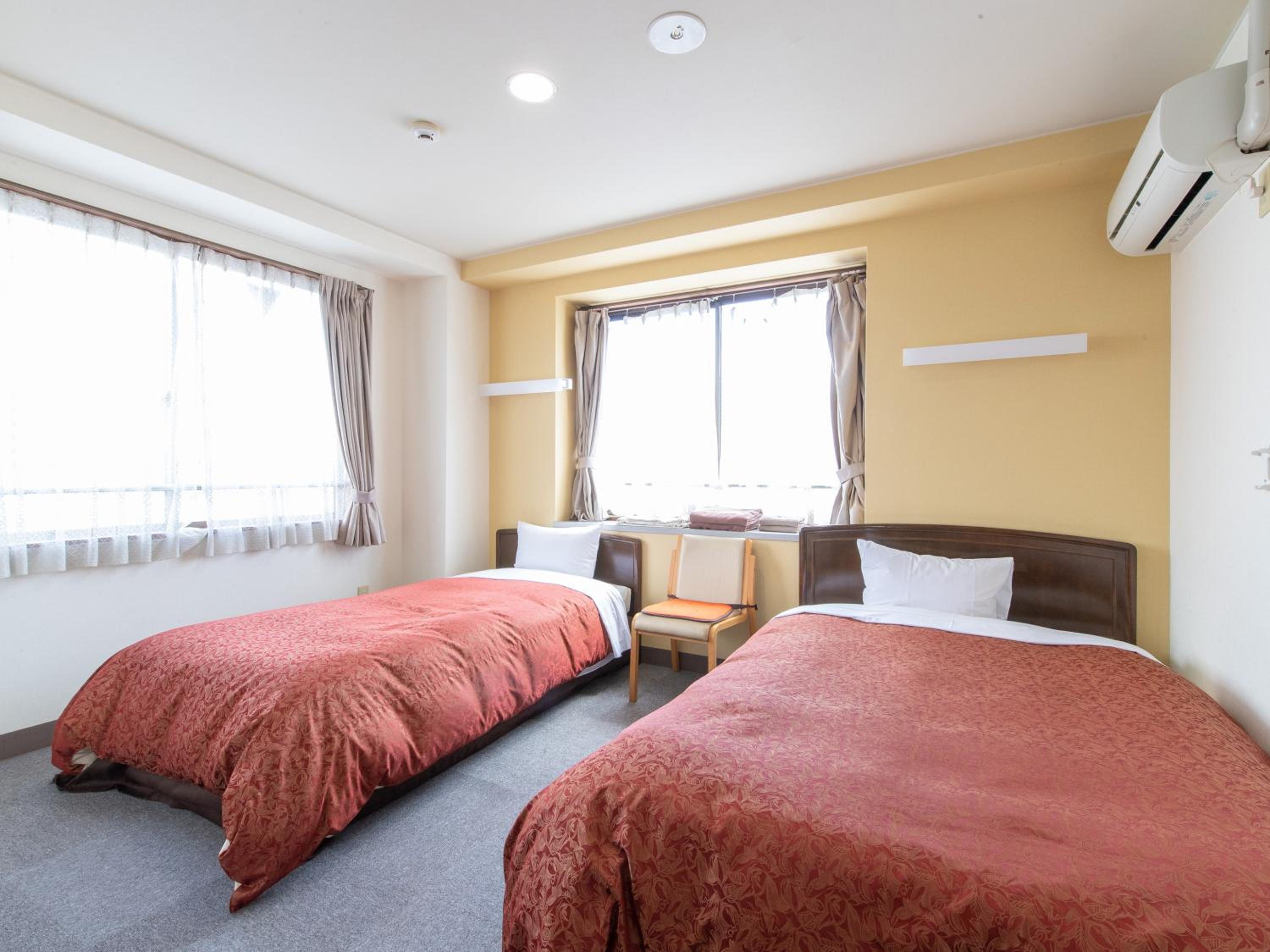 Twin Room - Photo 10