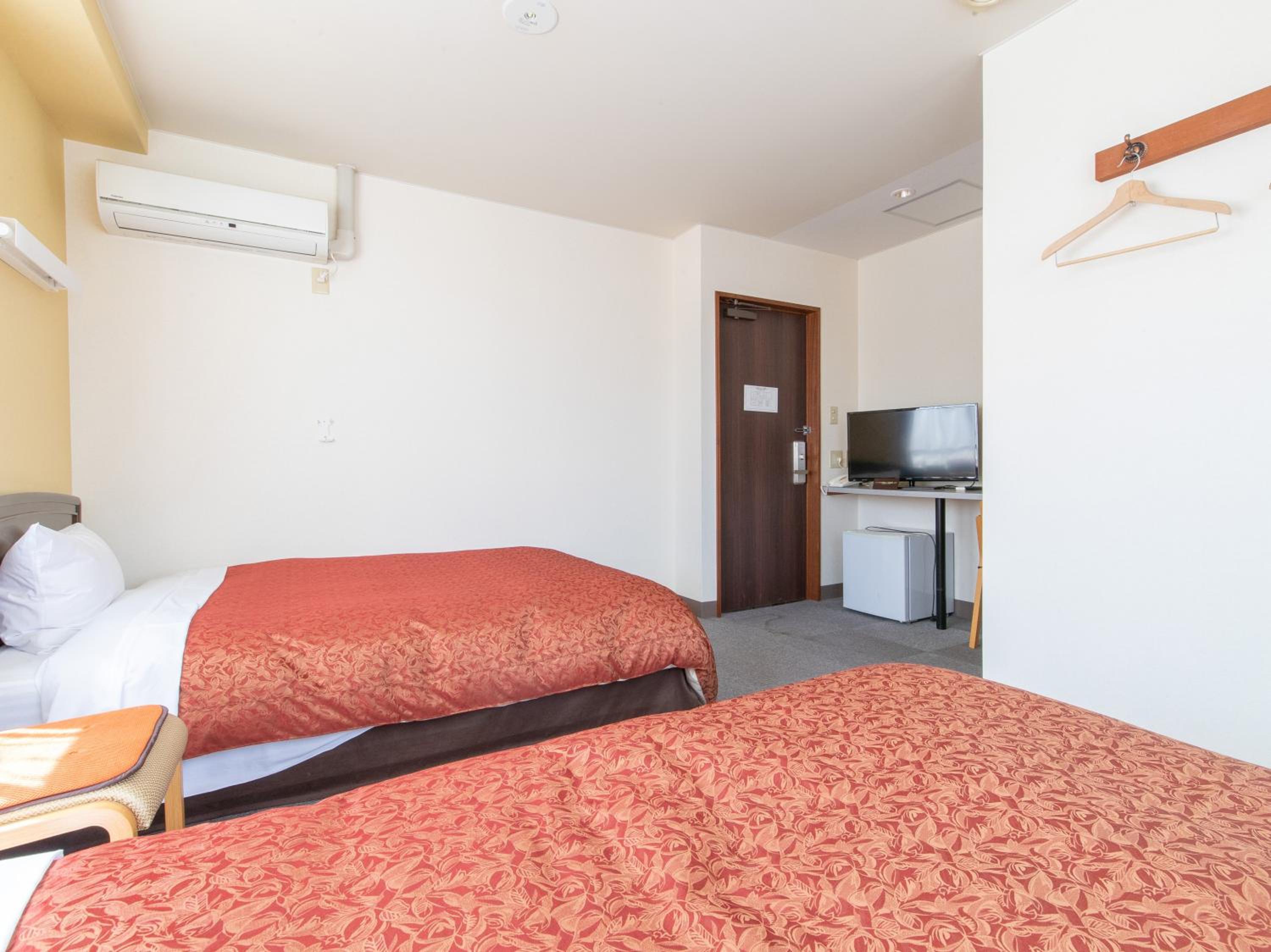 Twin Room - Photo 8
