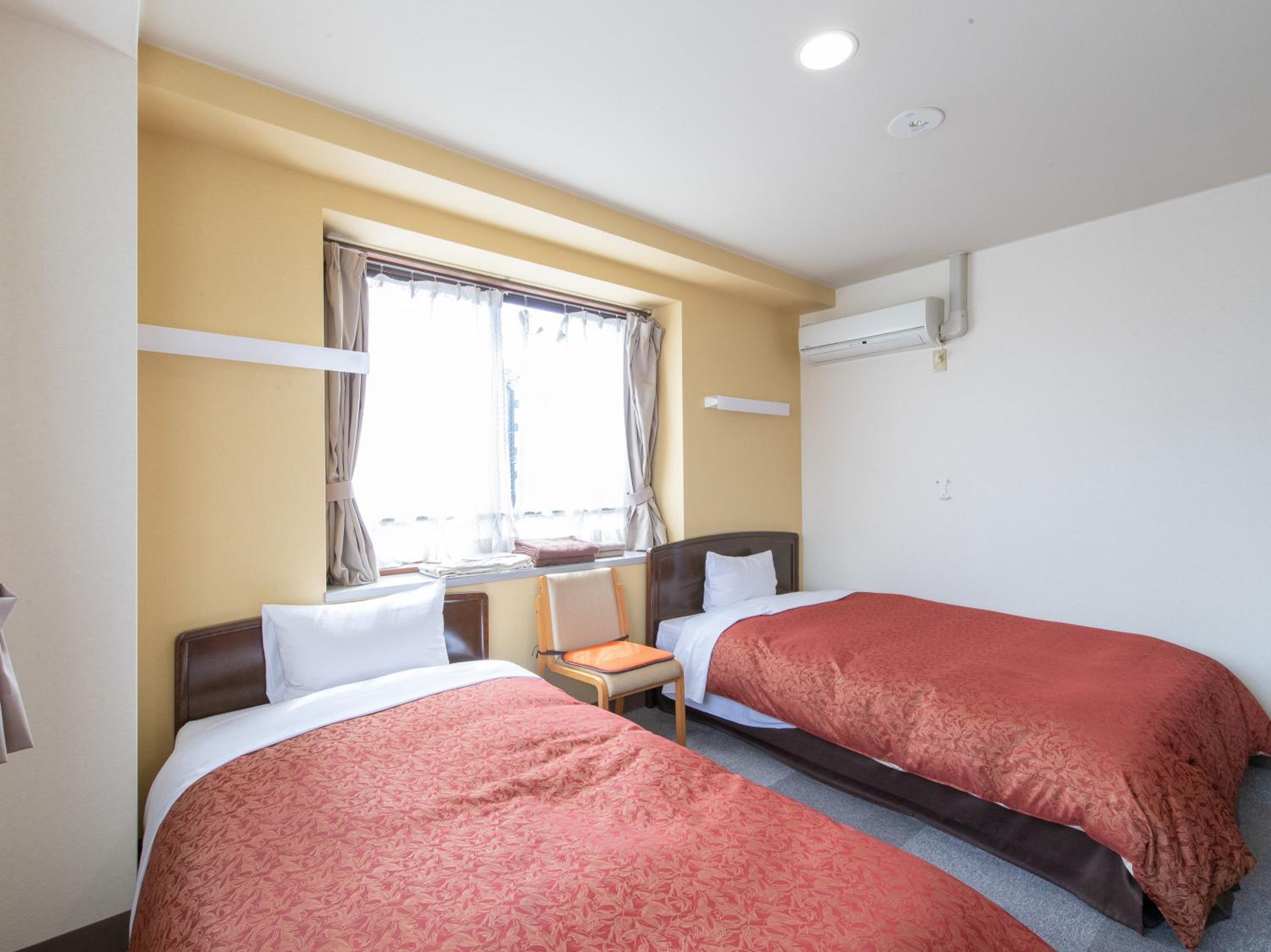 Twin Room - Photo 9