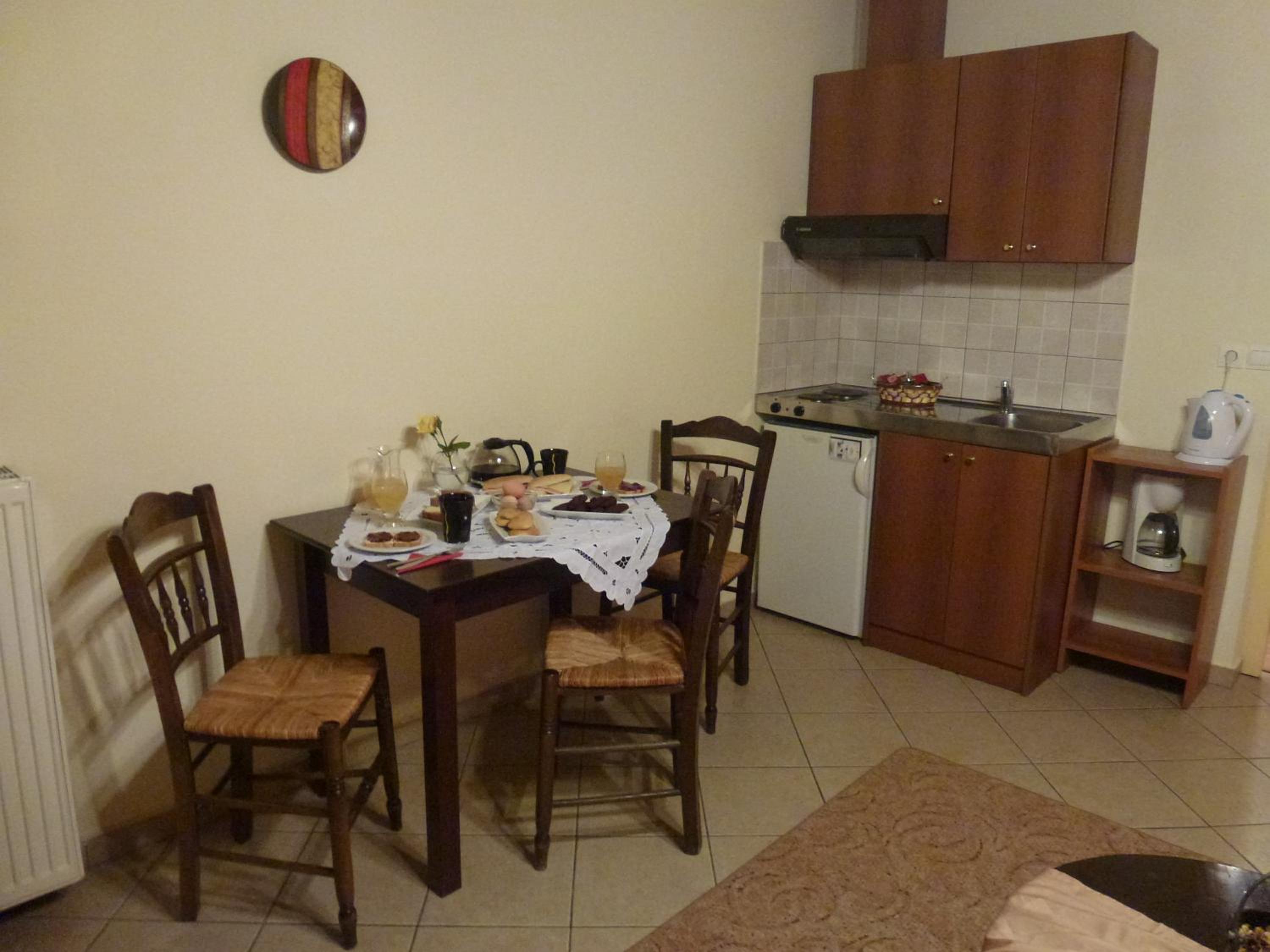 Studio with Fireplace - Photo 9
