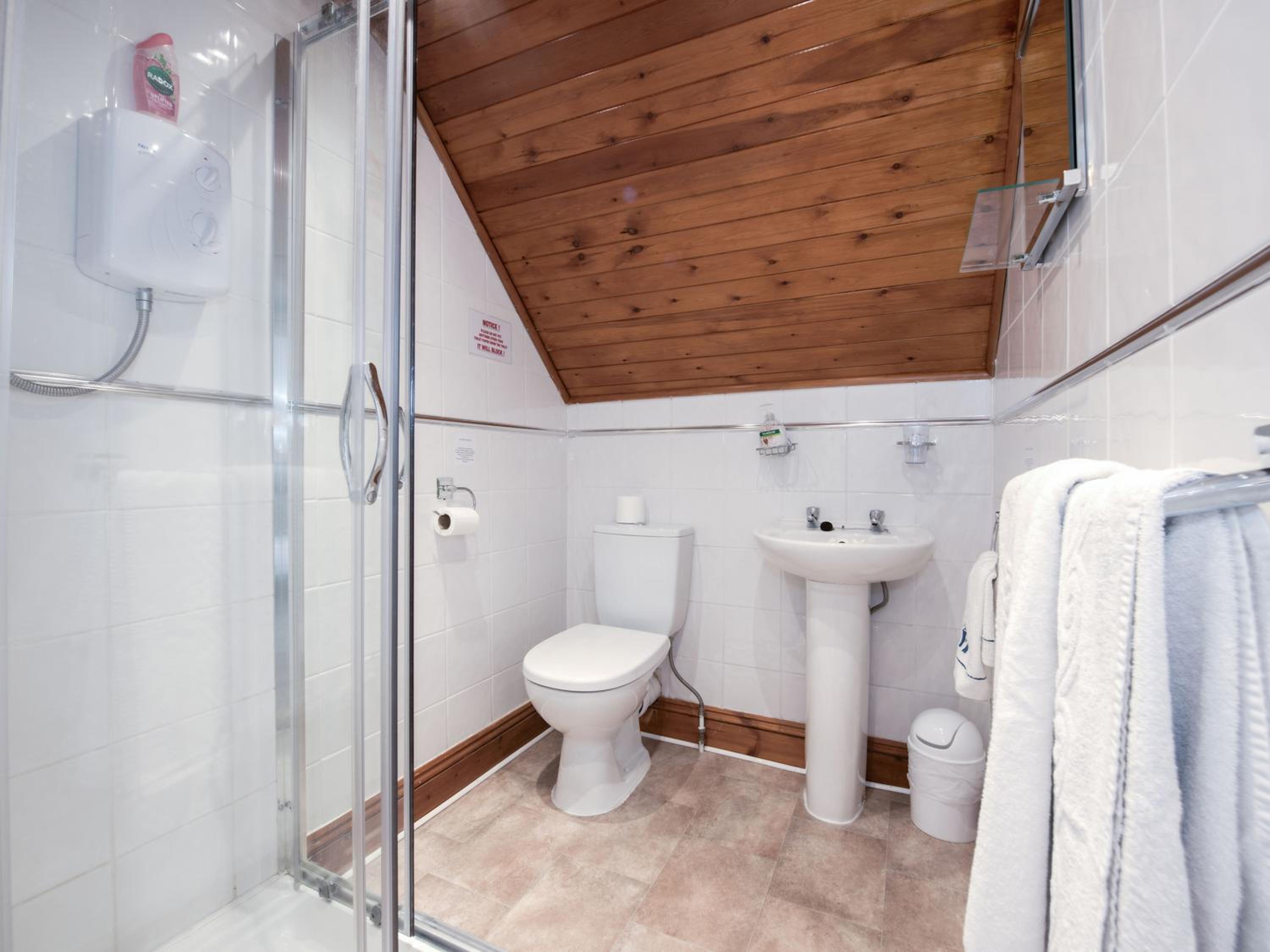 Standard Double Room - Photo 5