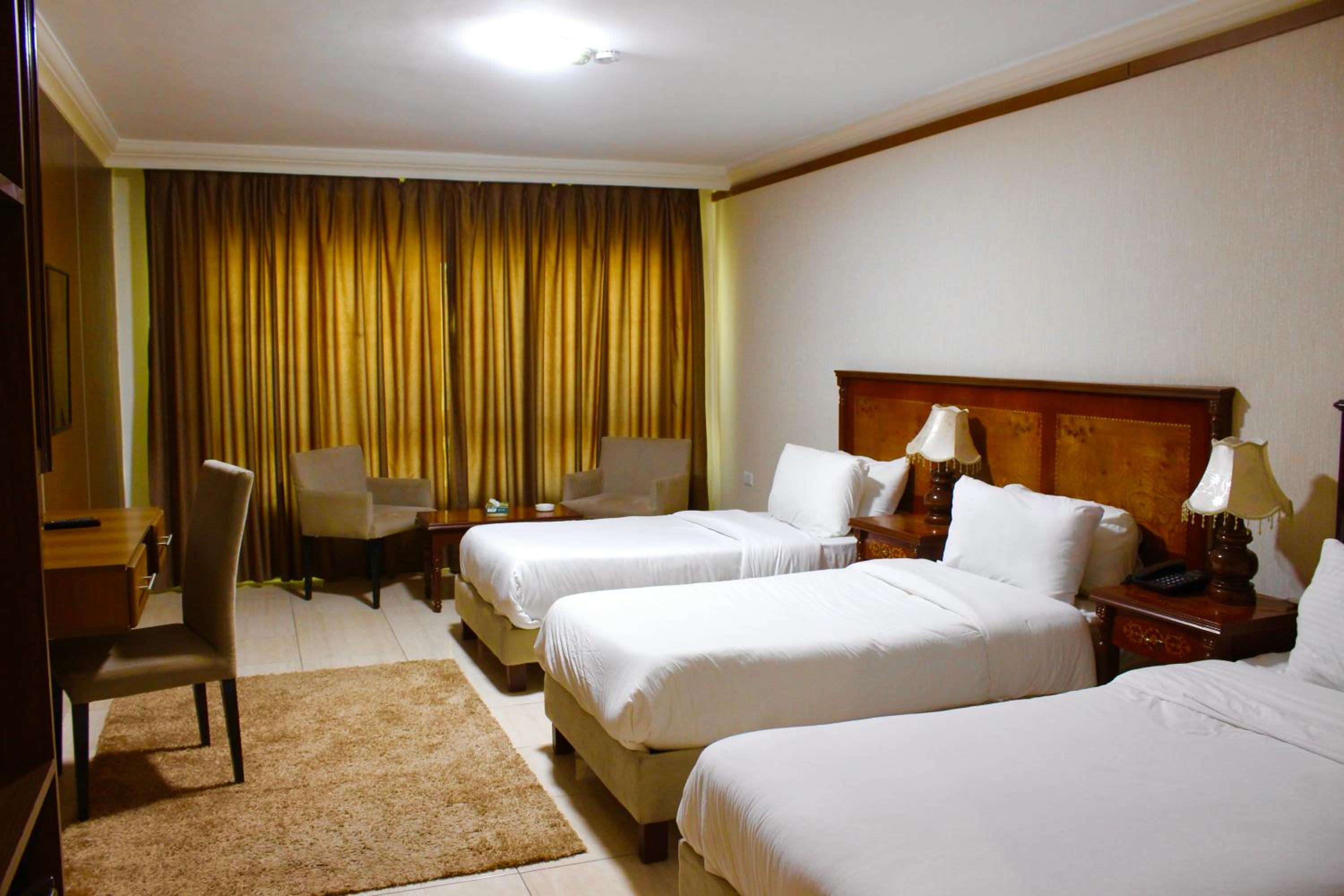 Economy Triple Room - Photo 5