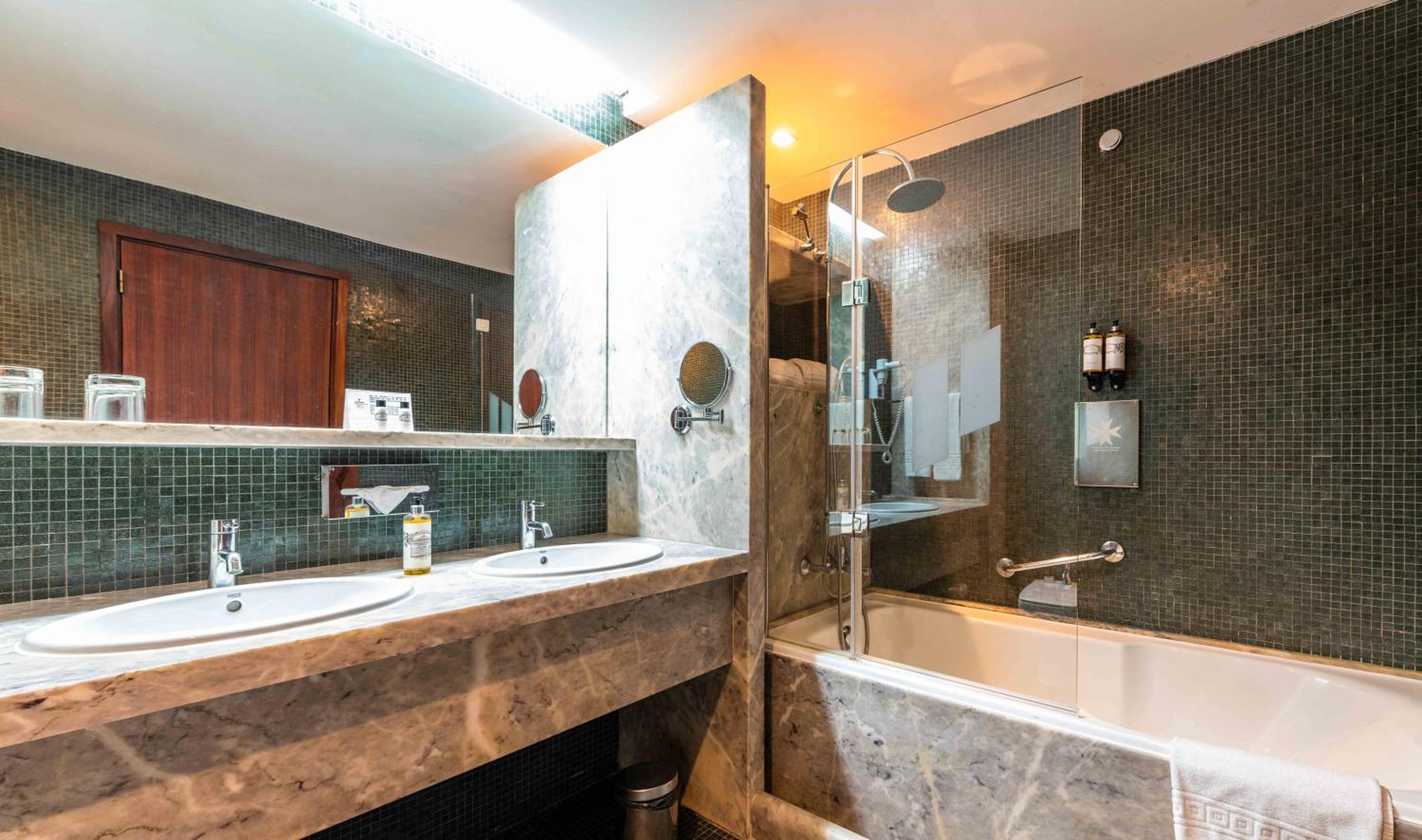 Superior Double or Twin Room photo 3
