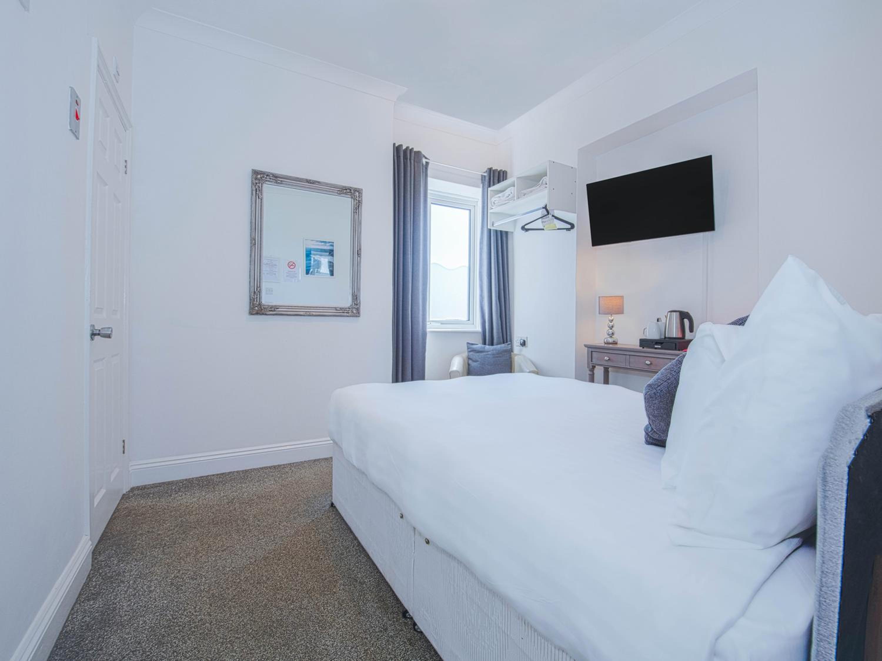 Standard Twin Room - Photo 2