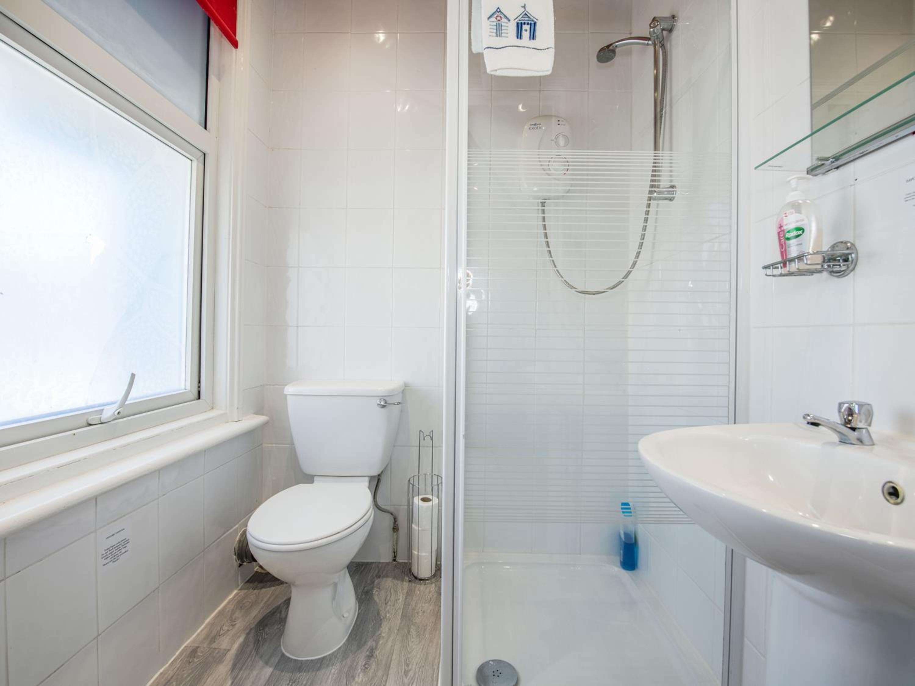 Standard Triple Room - Photo 7