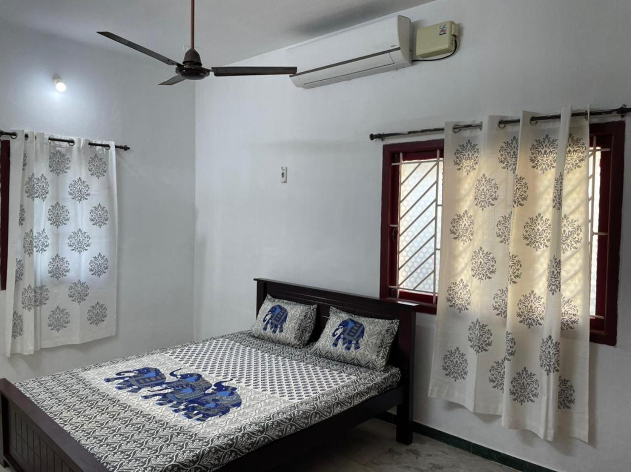 Deluxe Double Room (2 Adults + 1 Child)