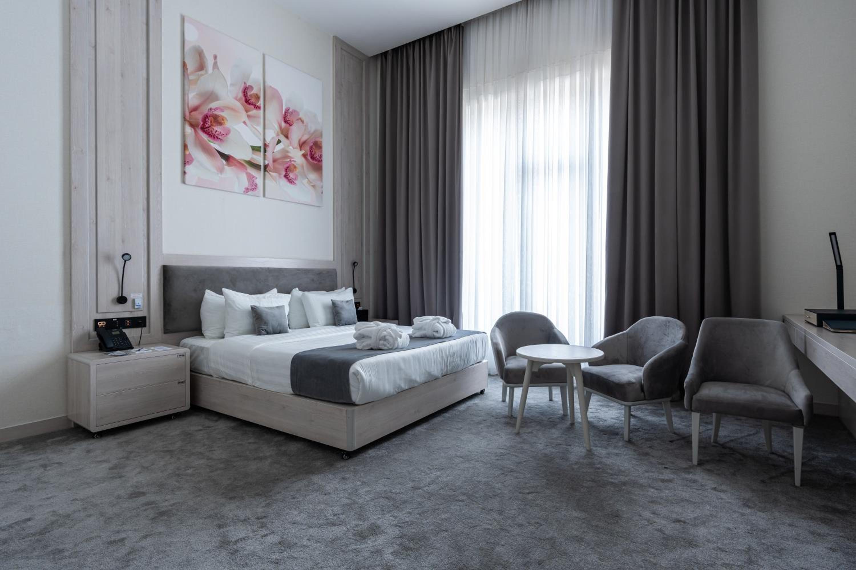 Double Room - Photo 6