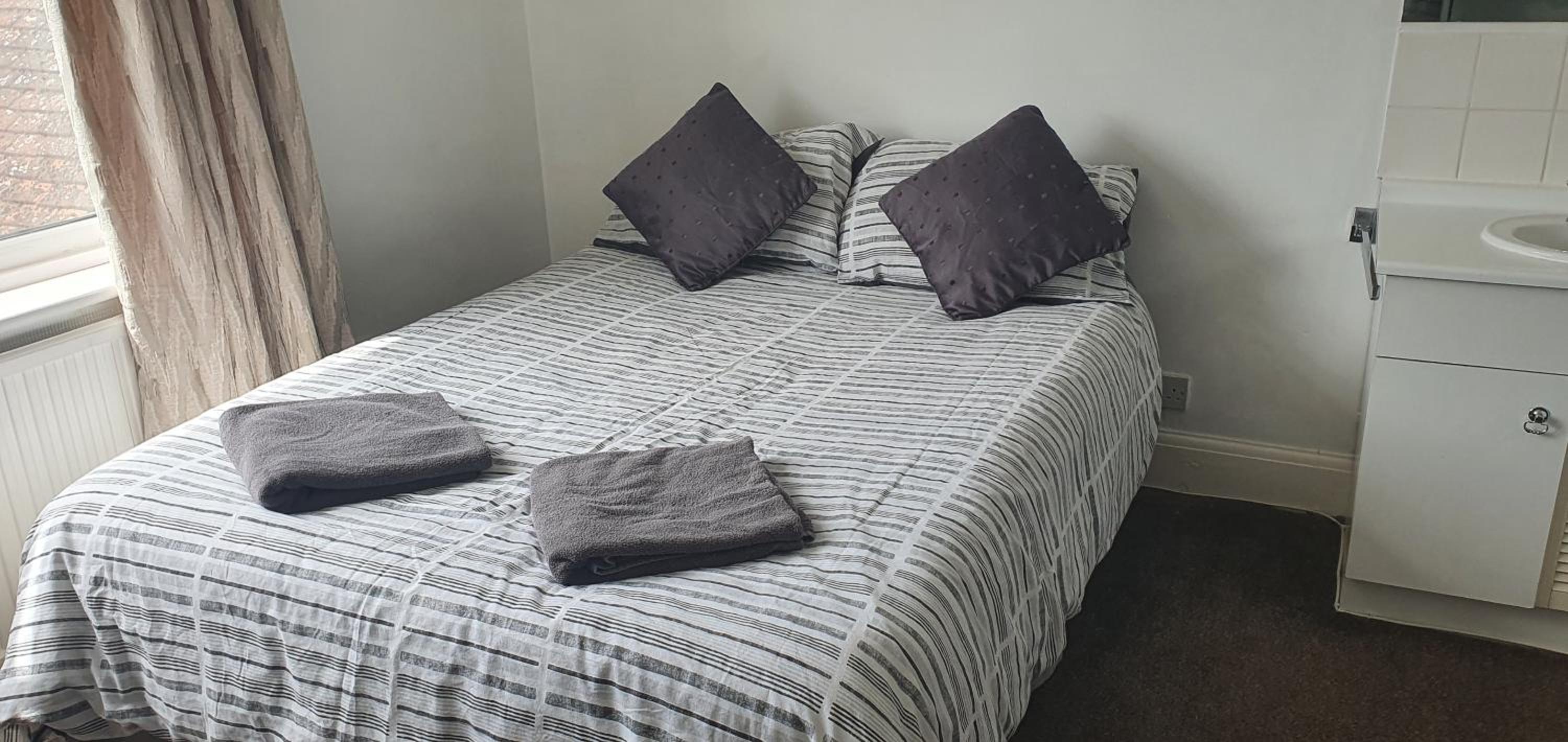 Double Room With Shared Bathroom photo 1