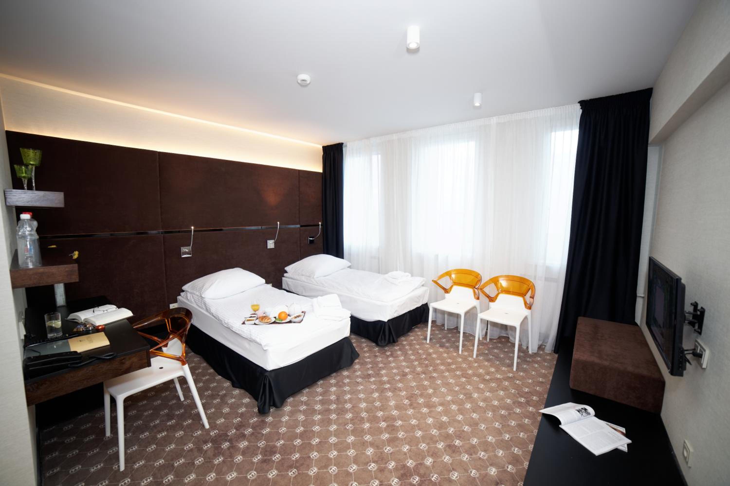 Twin Room - Photo 2