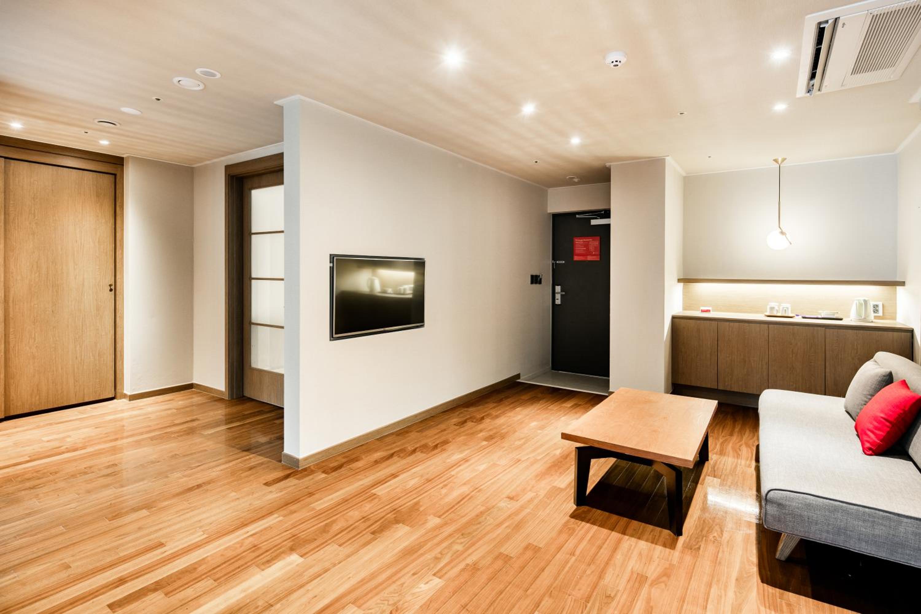 Corner Suite Double - Photo 1