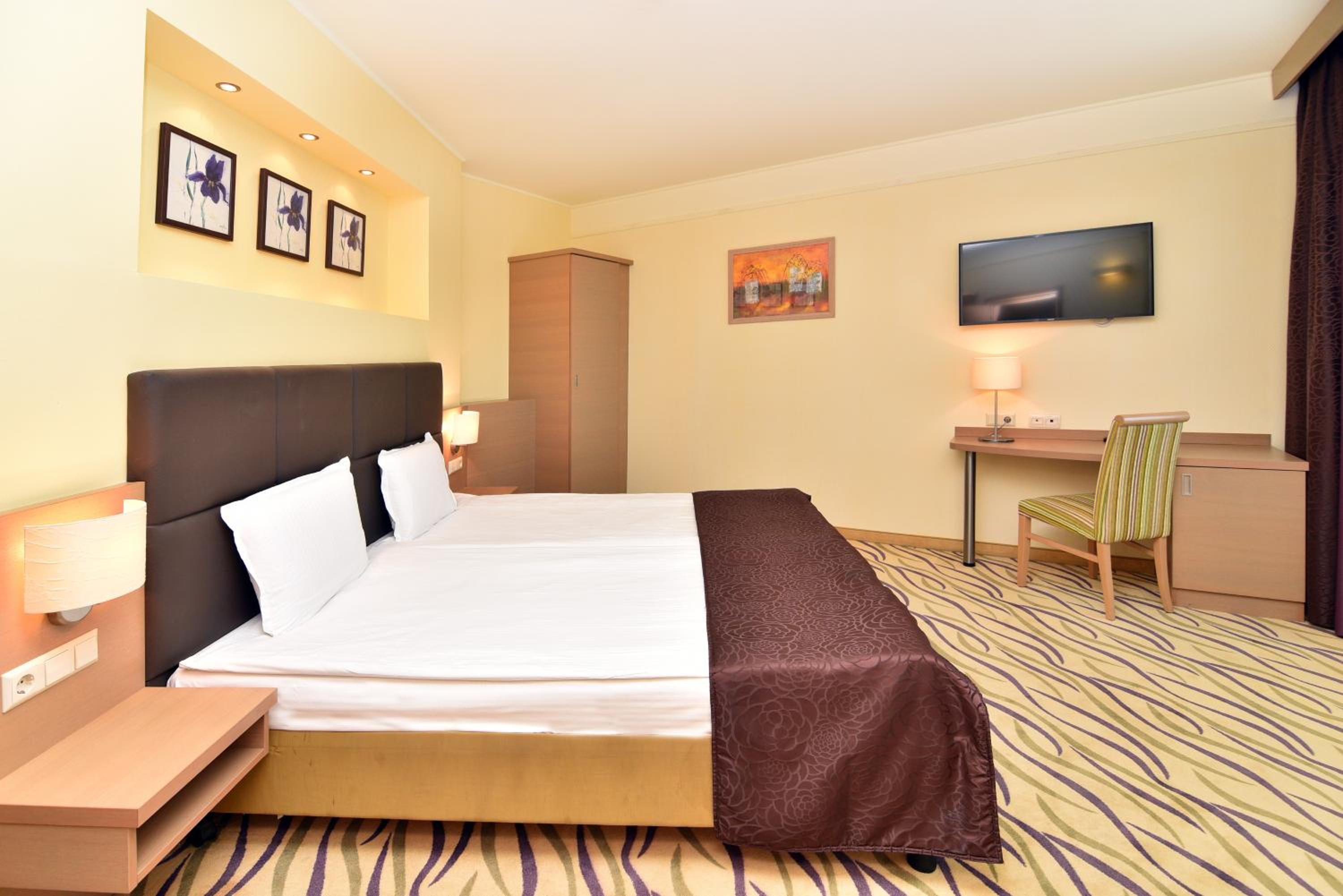 Corner Suite photo 3