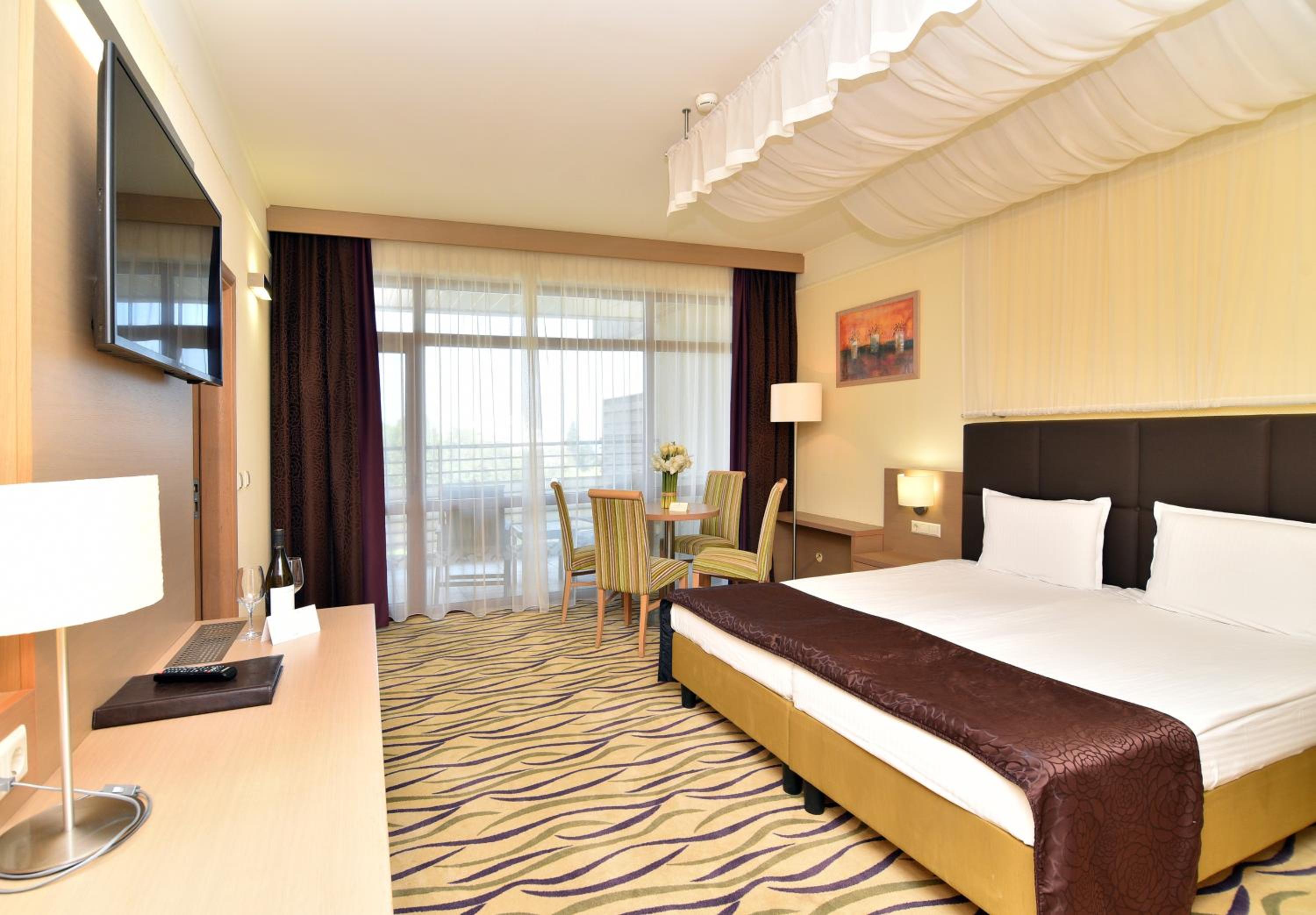 Corner Suite photo 2