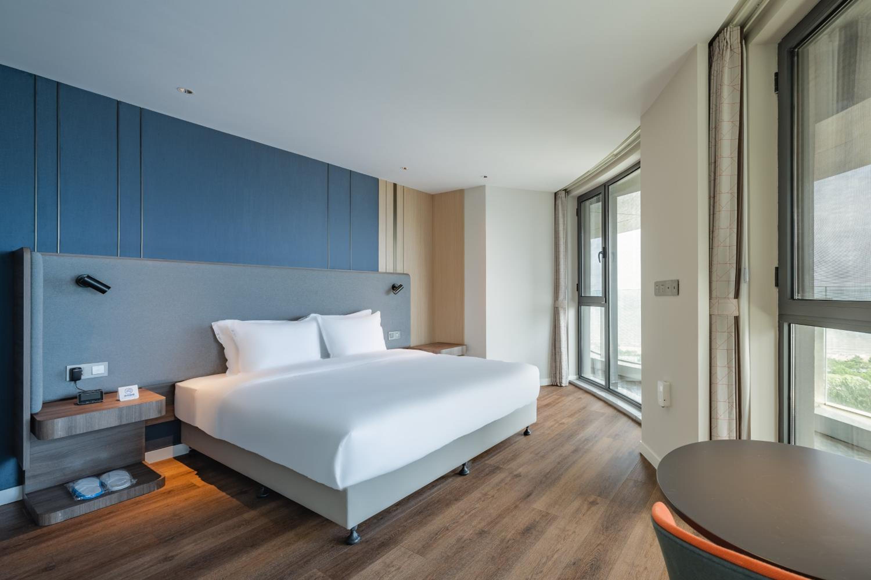 One-Bedroom Suite with Sea View - Photo 8
