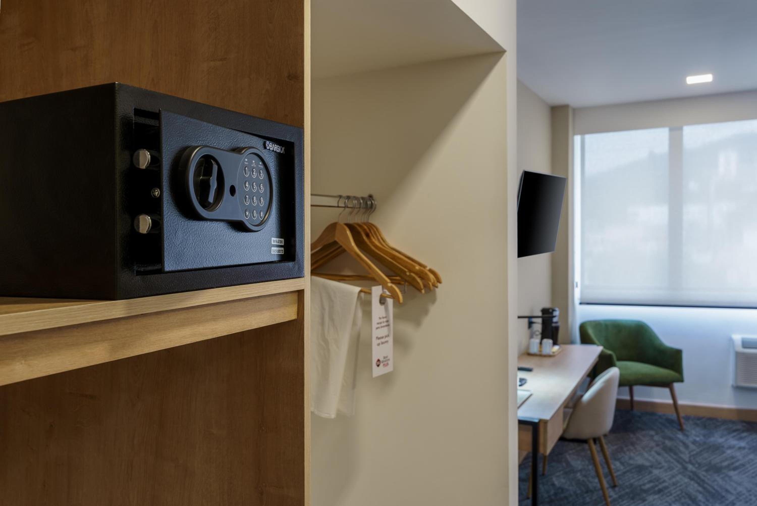 Double Suite with Two Double Beds - Non-Smoking