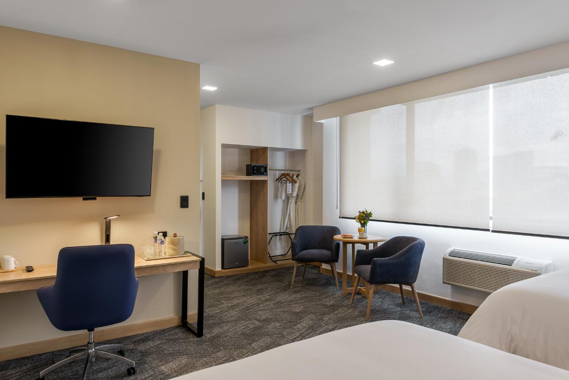 Double Suite with Two Double Beds - Non-Smoking