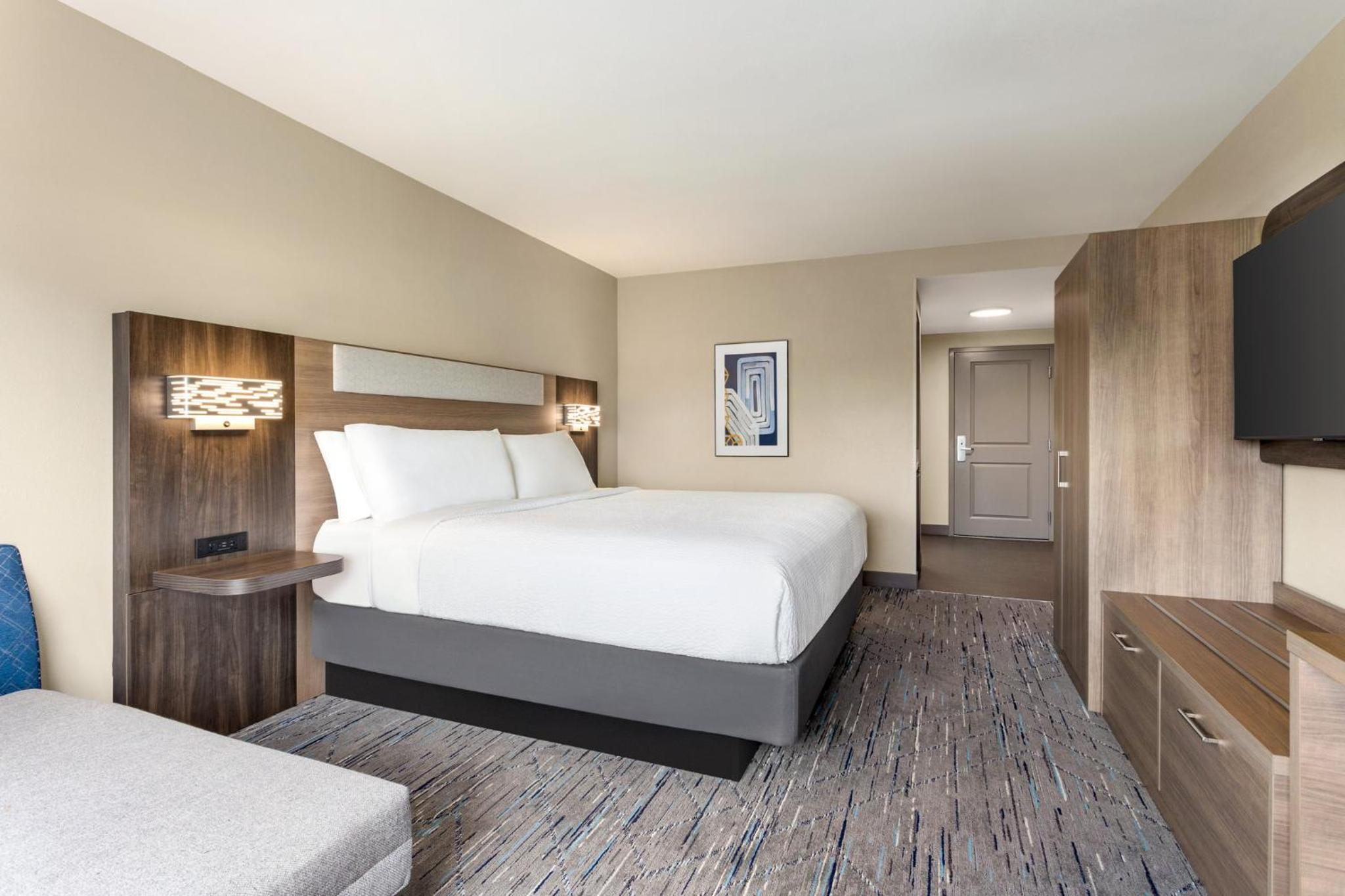 Standard King Room - Photo 4