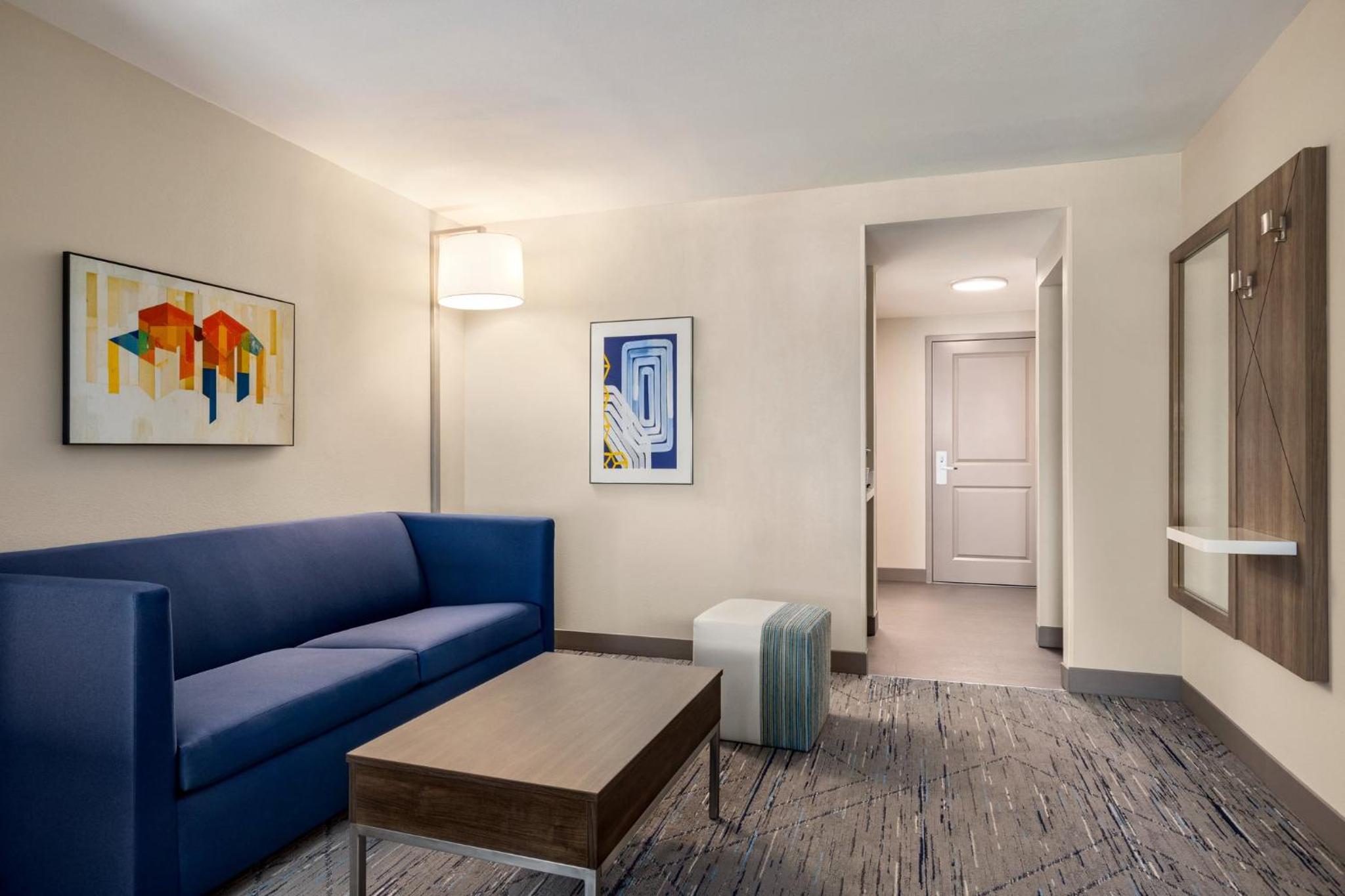 Queen Suite with Two Queen Beds and Sofa Bed - Photo 1