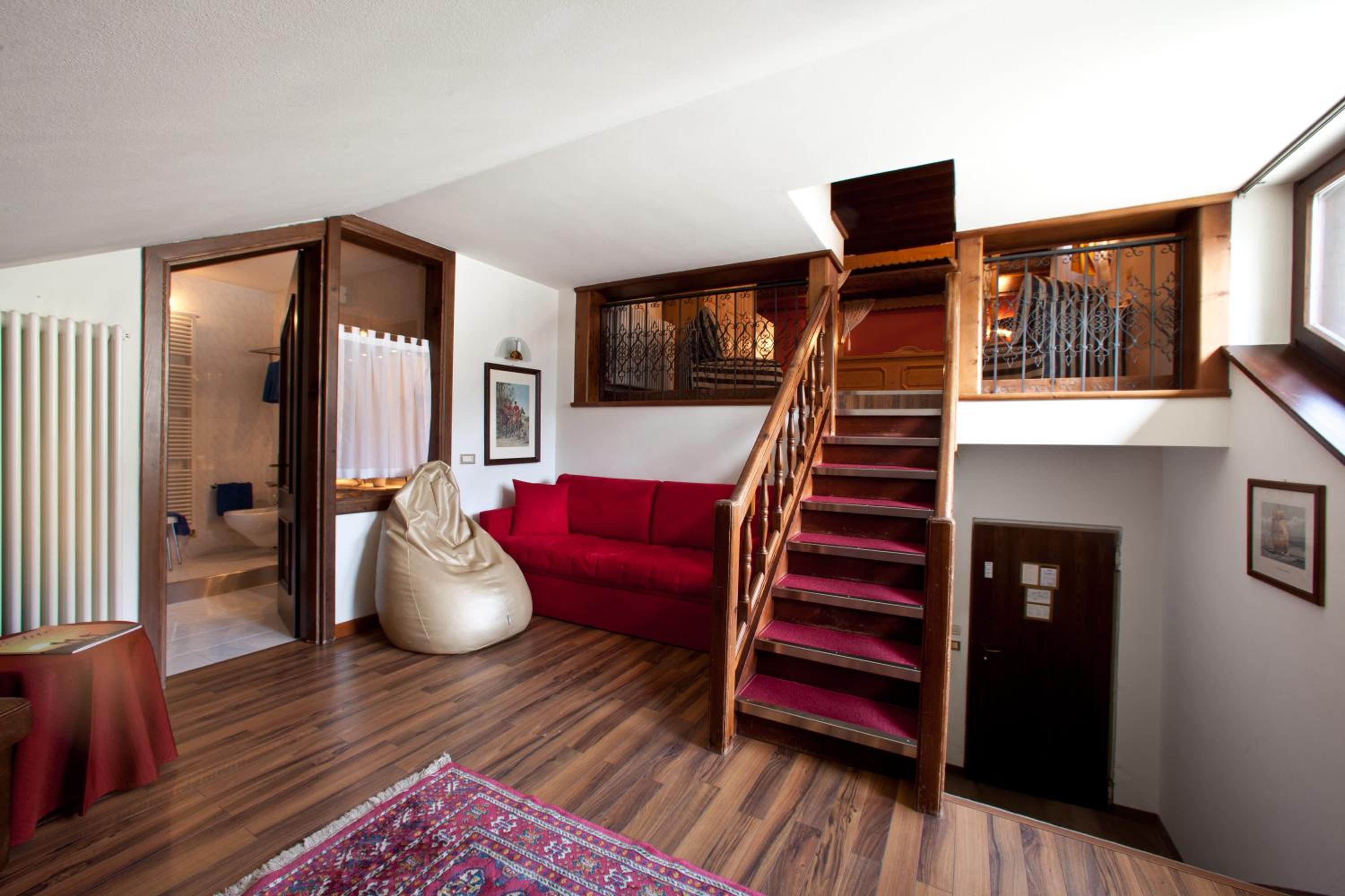 Deluxe Double Room with Bath - Photo 1