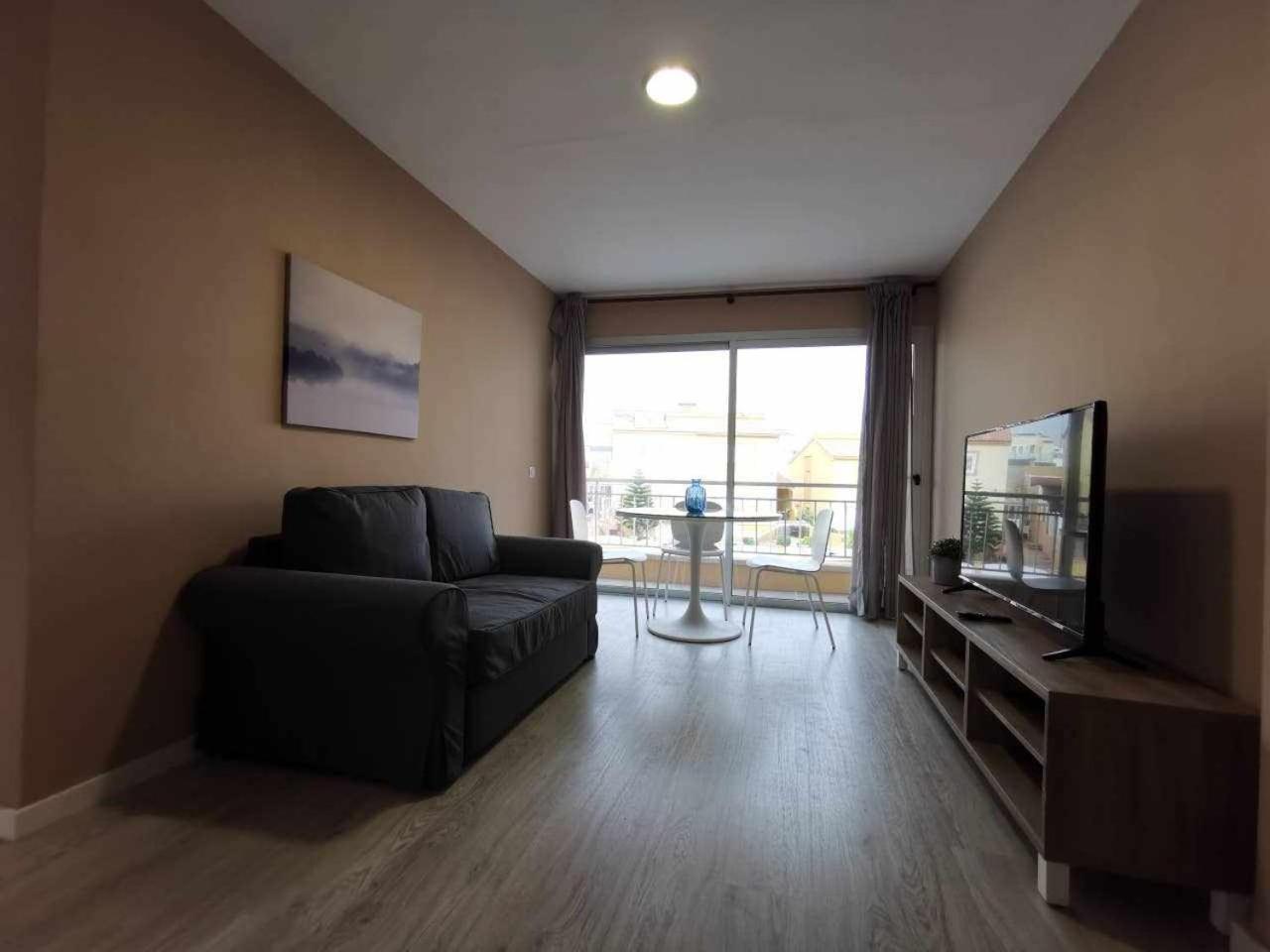 One-Bedroom Apartment photo 3