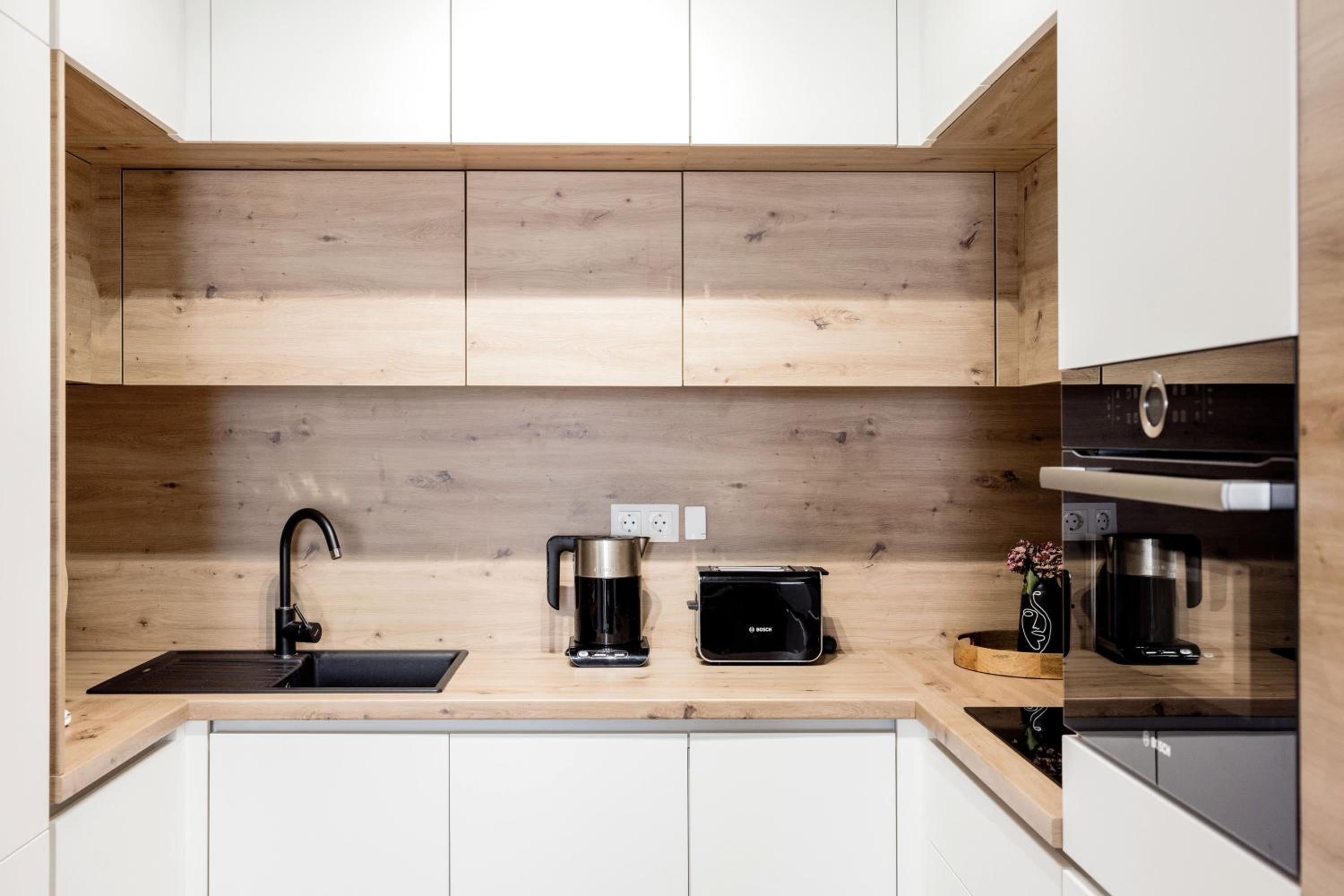 One-Bedroom Apartment - Photo 12
