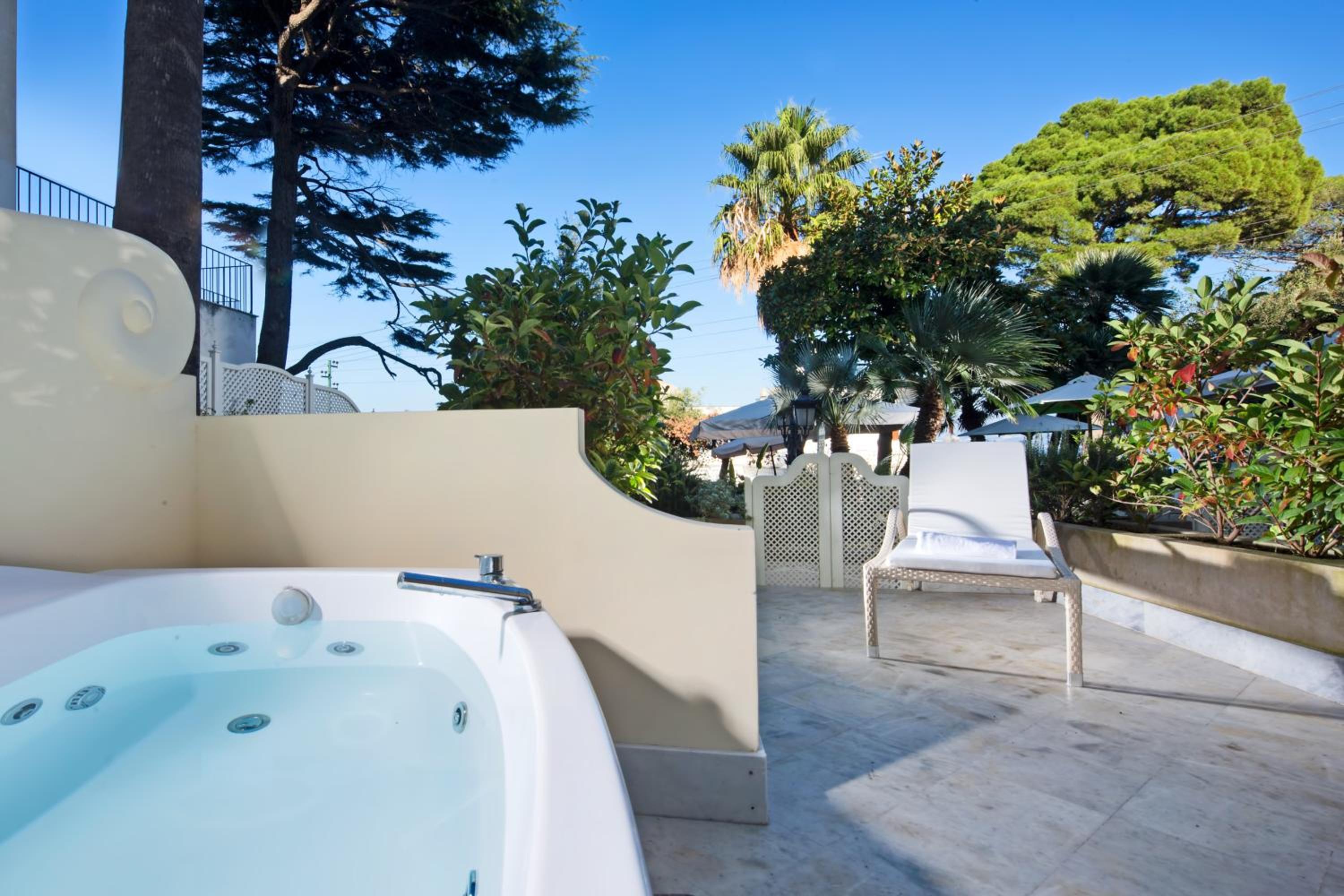 Deluxe Double or Twin Room with Garden View - Photo 20