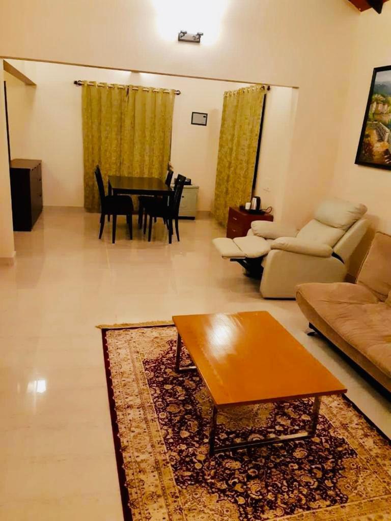 Family Room with Mountain View - Photo 6