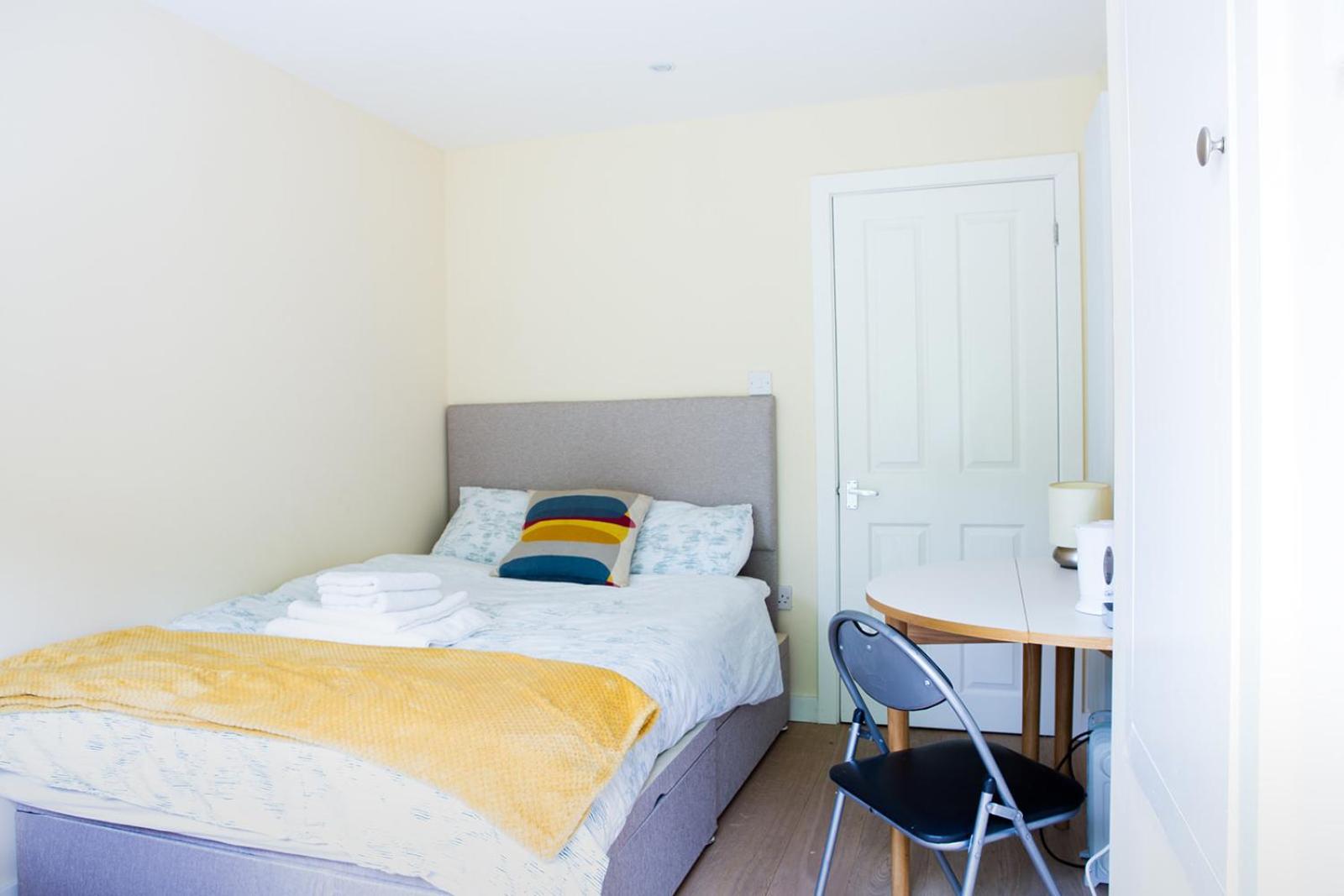 One-Bedroom Apartment photo 1