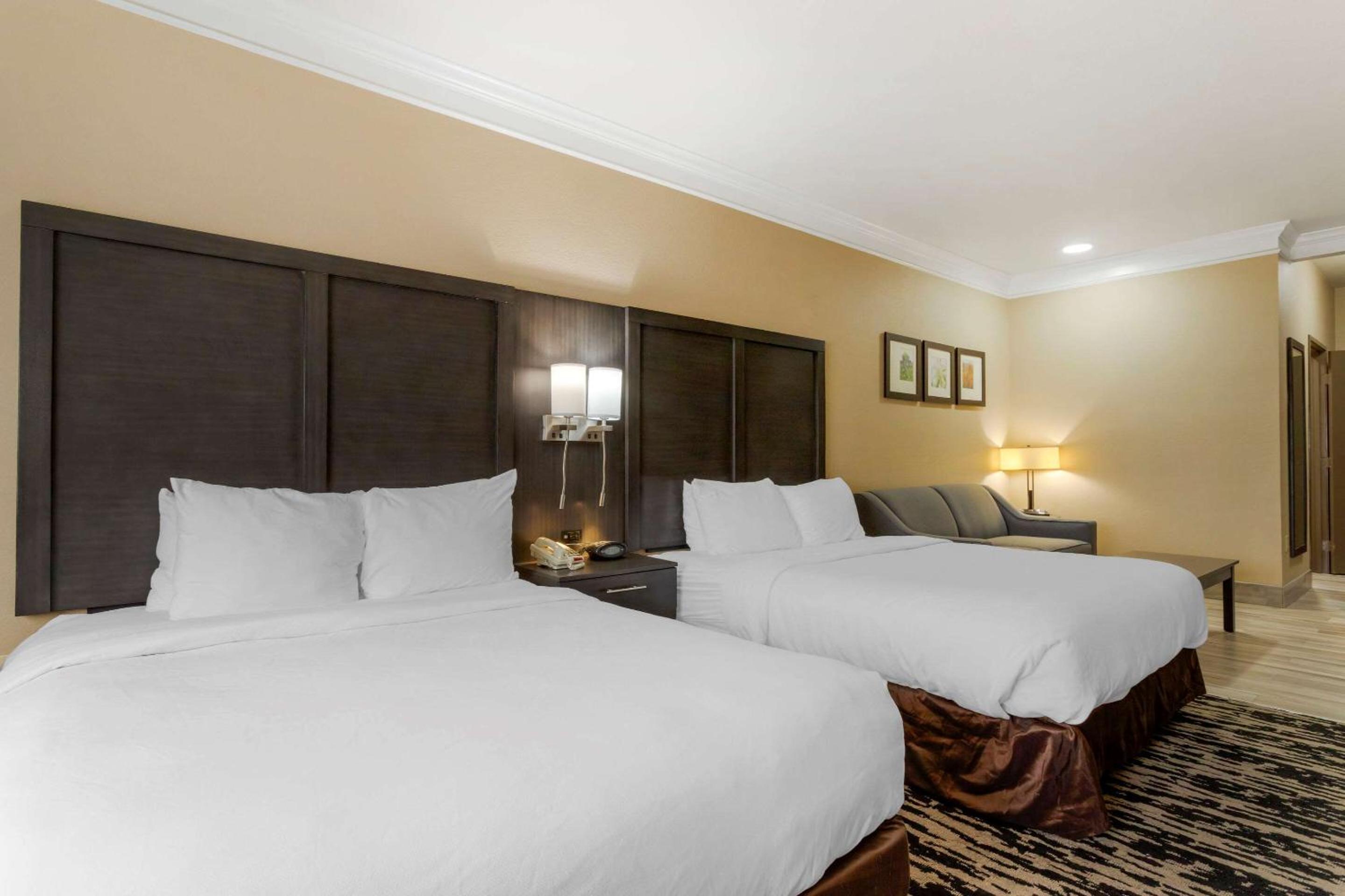 Queen Suite with Two Queen Beds - Accessible/Non-Smoking - Photo 1