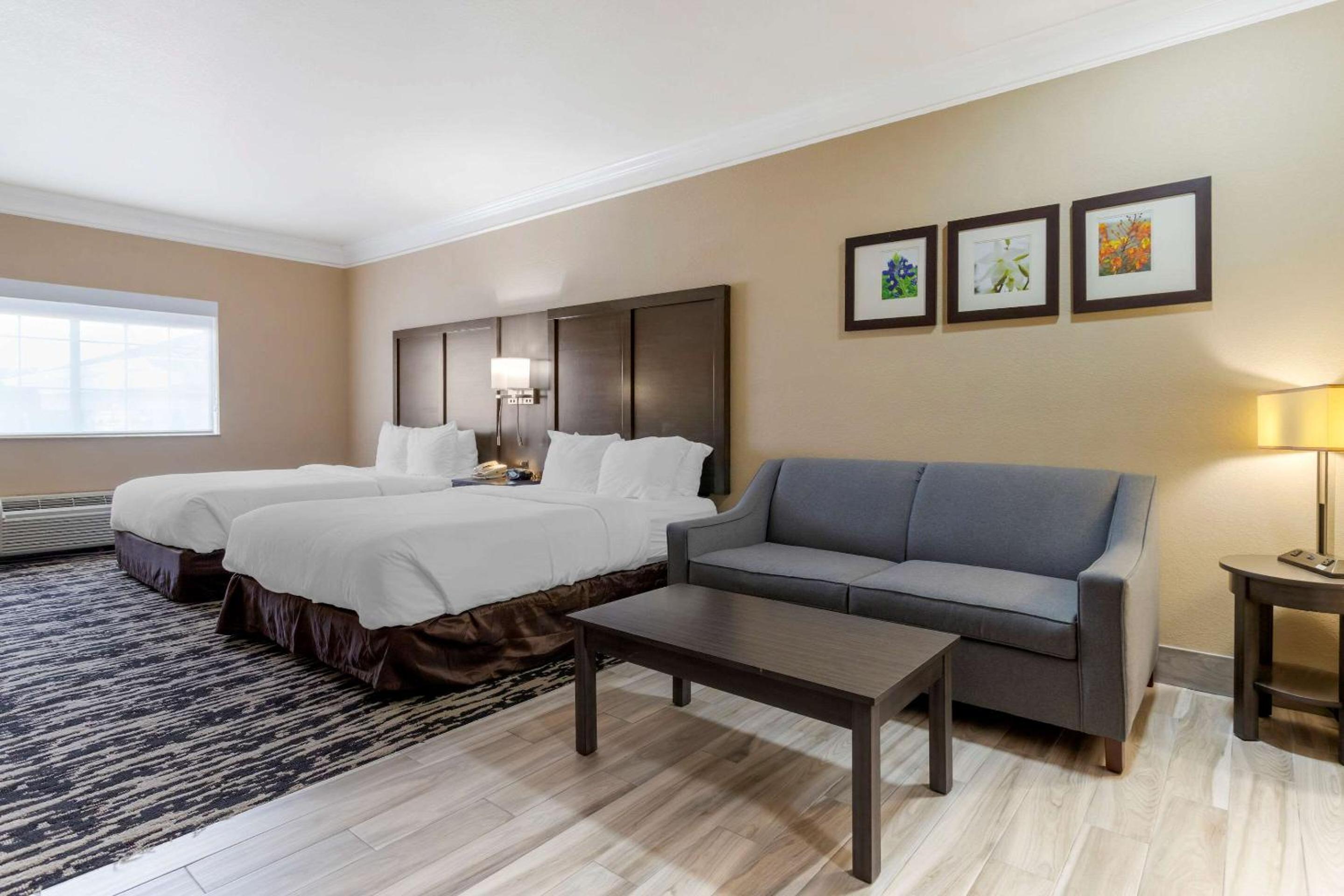 Queen Suite with Two Queen Beds - Accessible/Non-Smoking - Photo 2