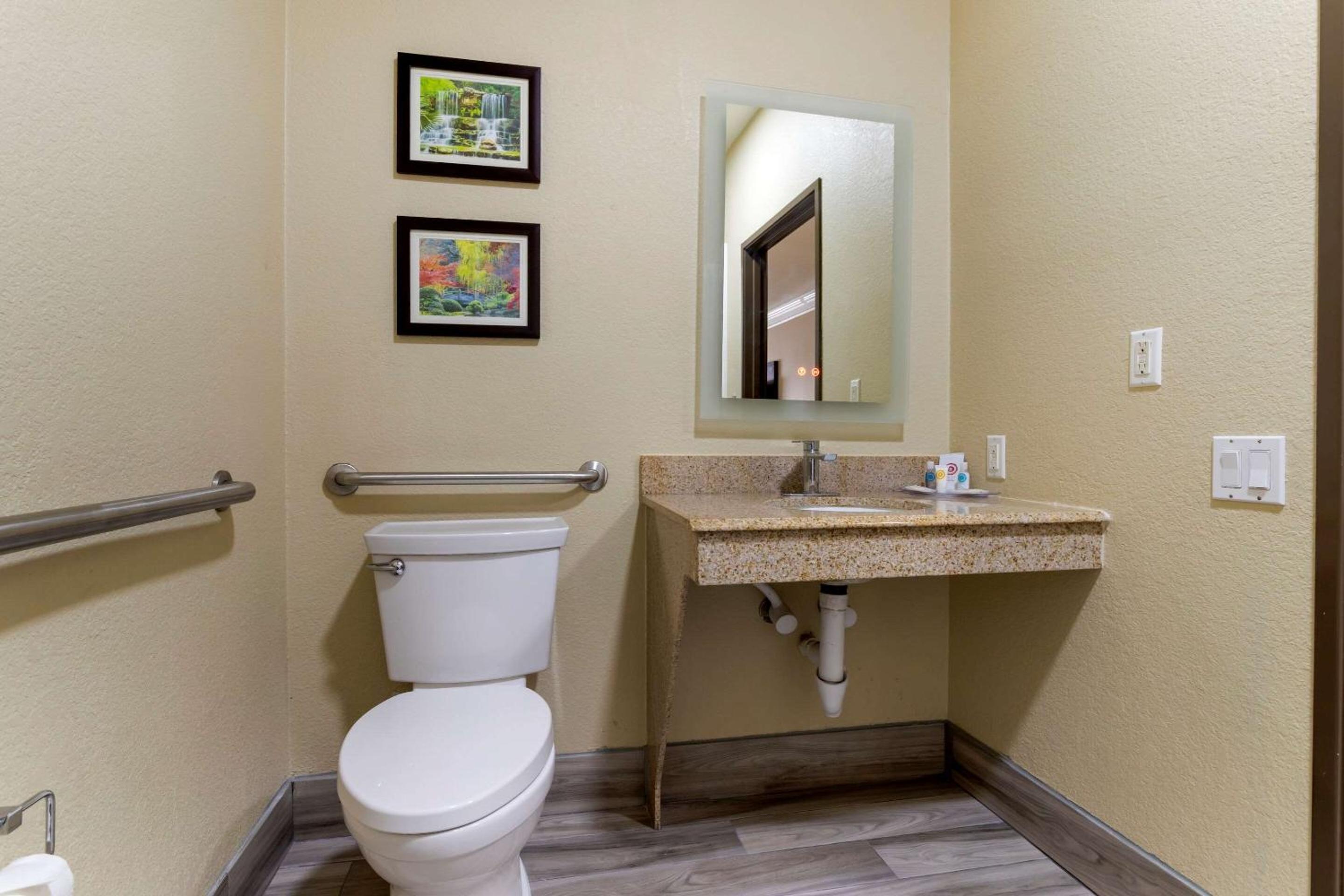 Queen Suite with Two Queen Beds - Accessible/Non-Smoking - Photo 22
